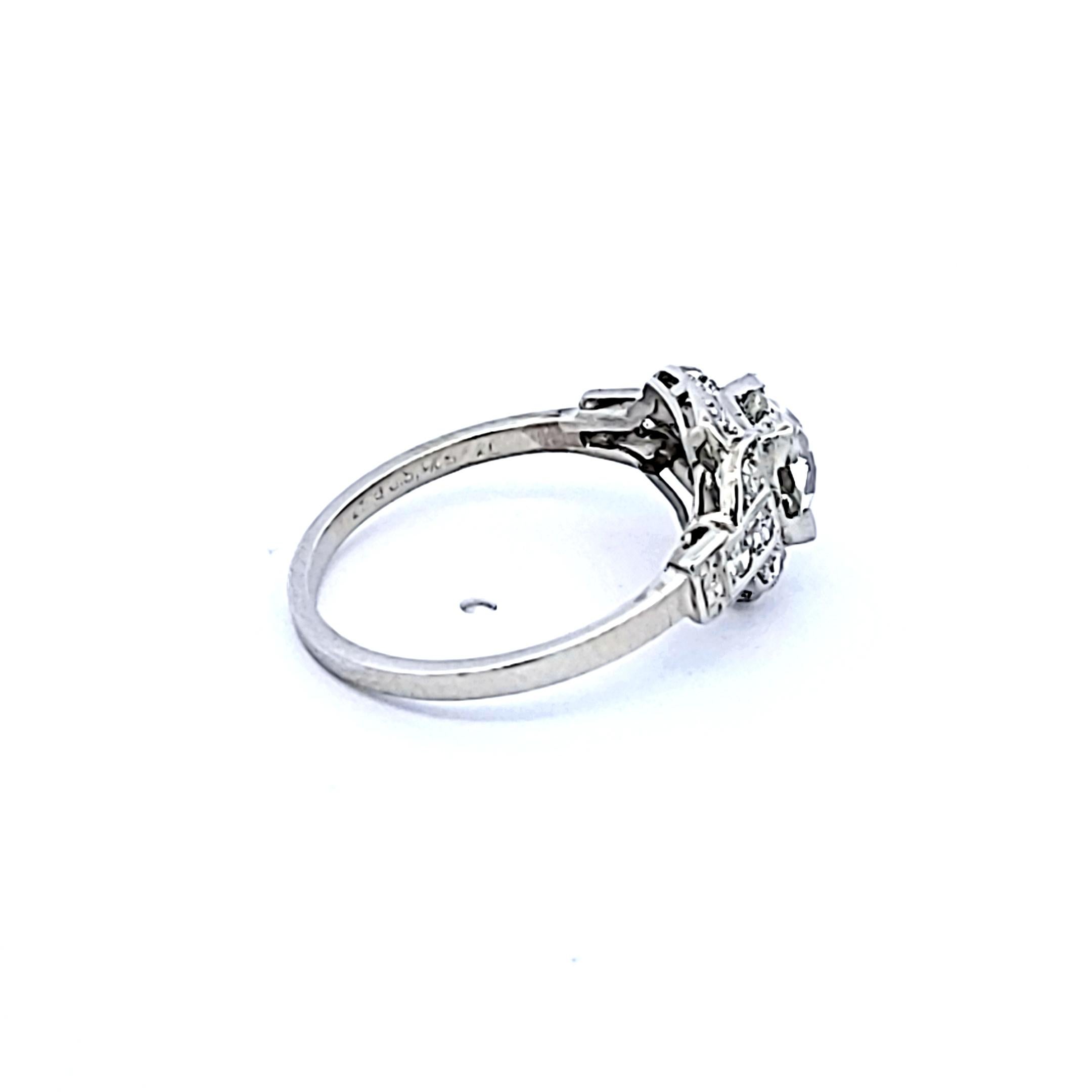Taille vieille Europe Bague de fiançailles en platine avec diamant européen et diamant rond brillant de 1,40 carat en vente