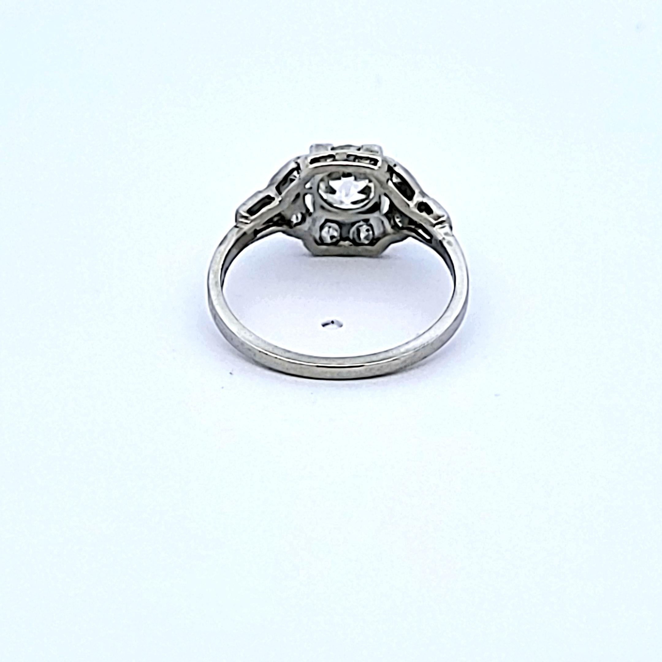 Bague de fiançailles en platine avec diamant européen et diamant rond brillant de 1,40 carat en vente 1