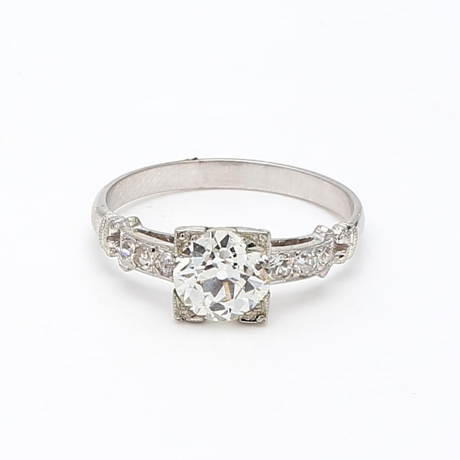 Titre :
Bague de fiançailles K-SI1 en platine avec diamant de taille européenne ancienne de 1,40 carat
Le style :
Engagement
Métal :
Platine
Pierre précieuse 1 :
Diamant de 1.4 carat
Nombre de pierres :
1
Couleur :
K
La clarté :
SI1
Forme :
Taille