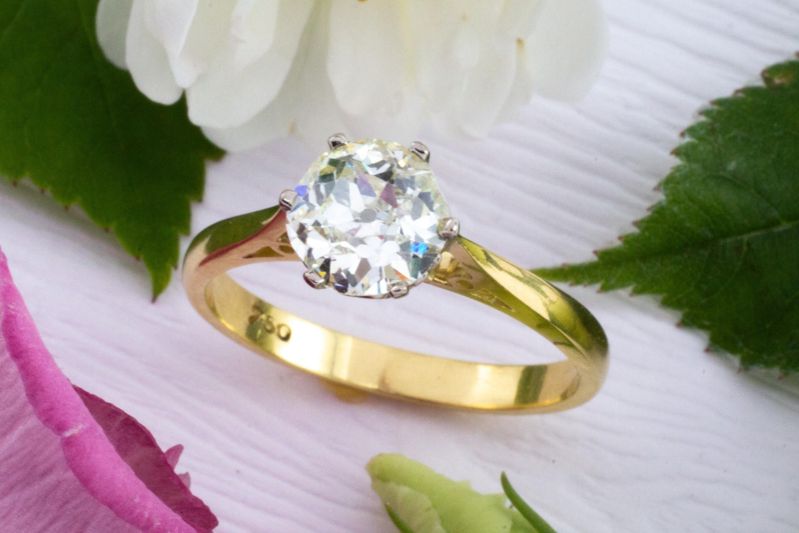 1.40 Carat Old Mine cut Diamond Solitaire 18 karat Gold ring In Excellent Condition For Sale In AMSTERDAM, NL