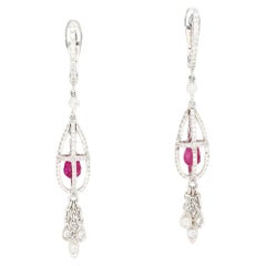 Boucles d'oreilles pendantes en or blanc 18 carats avec saphir rose de 1,40 carat et diamants