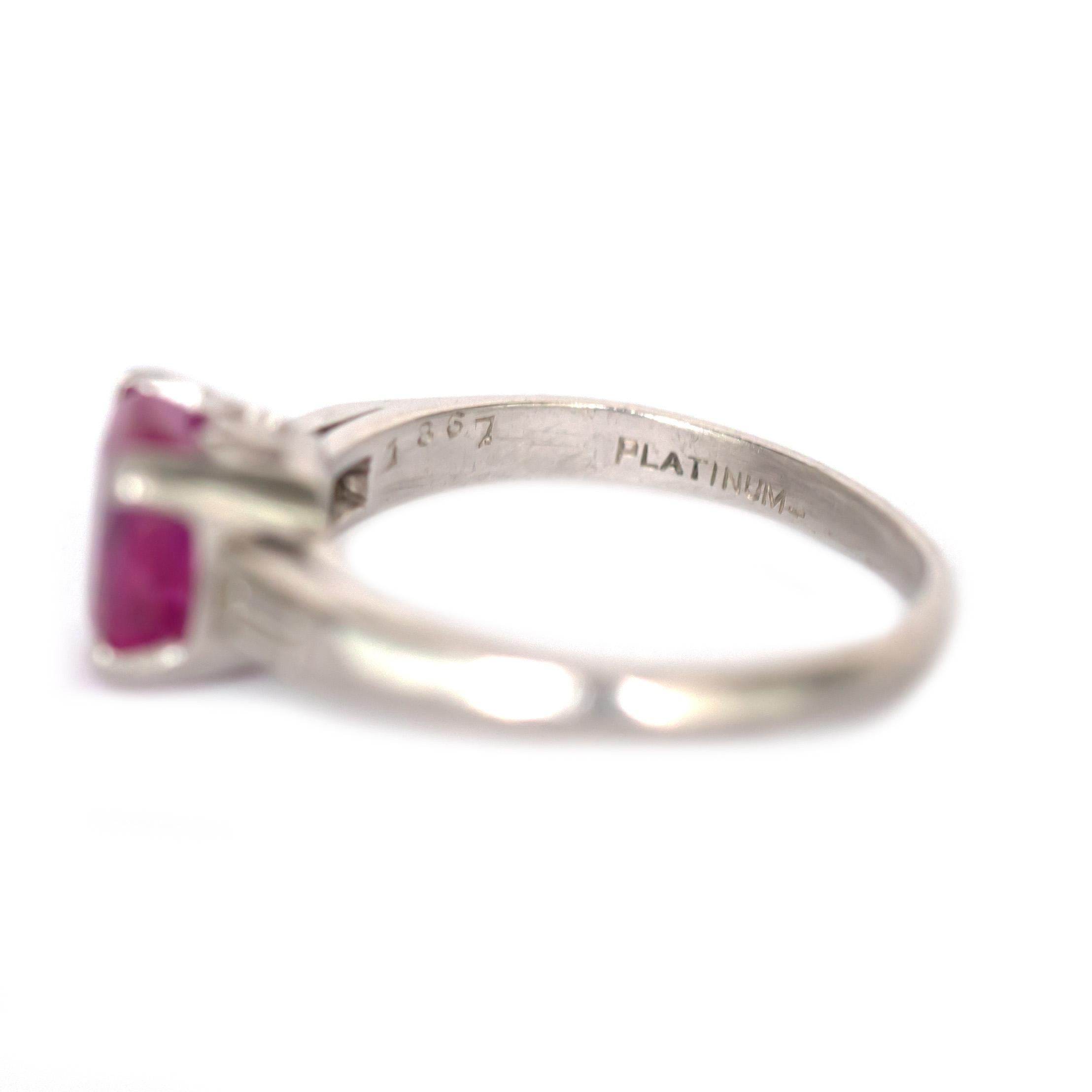 Women's or Men's 1.40 Carat Pink Sapphire Platinum Engagement Ring For Sale