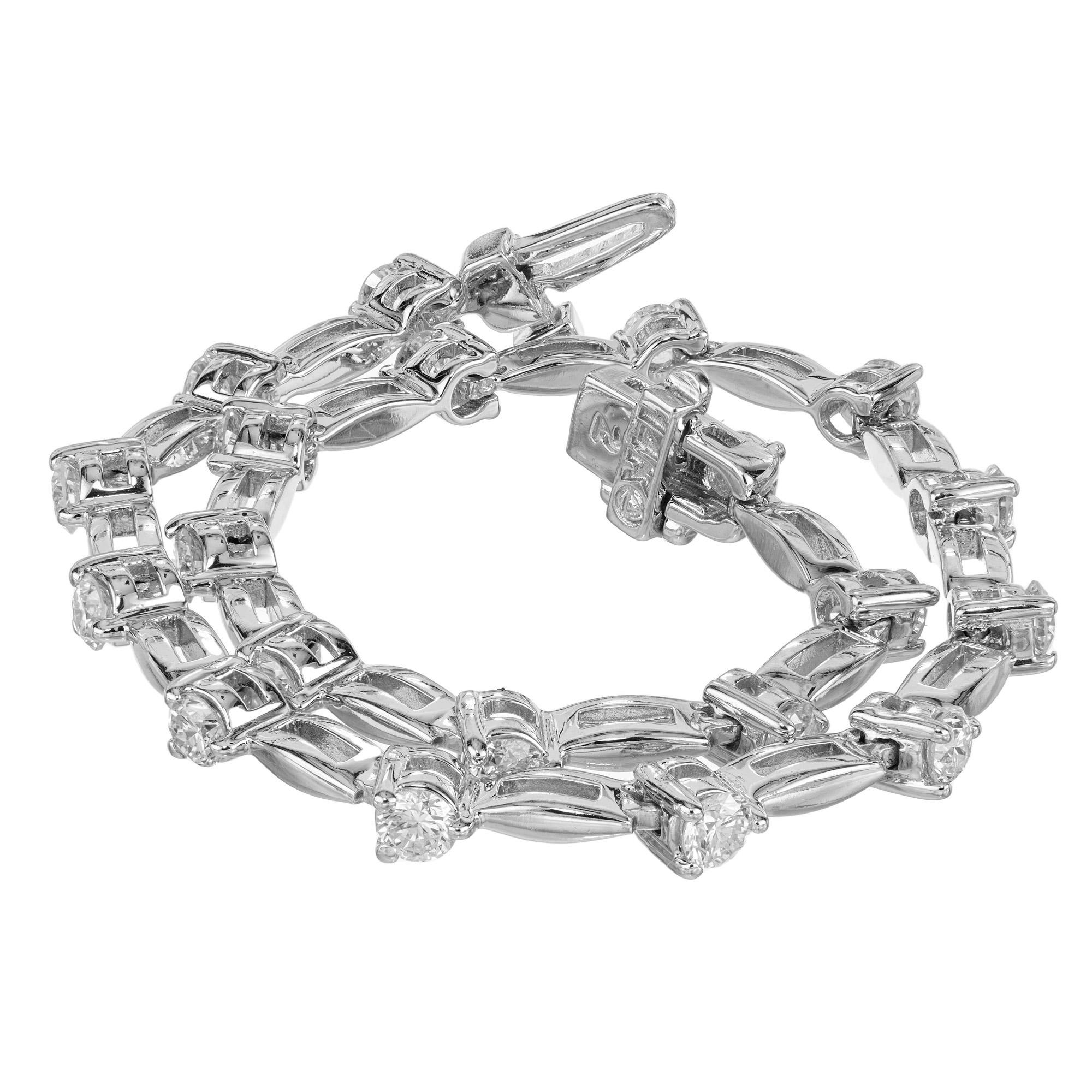 1.40 Carat Round Brilliant Cut Diamond White Gold Tennis Bracelet  In Good Condition For Sale In Stamford, CT