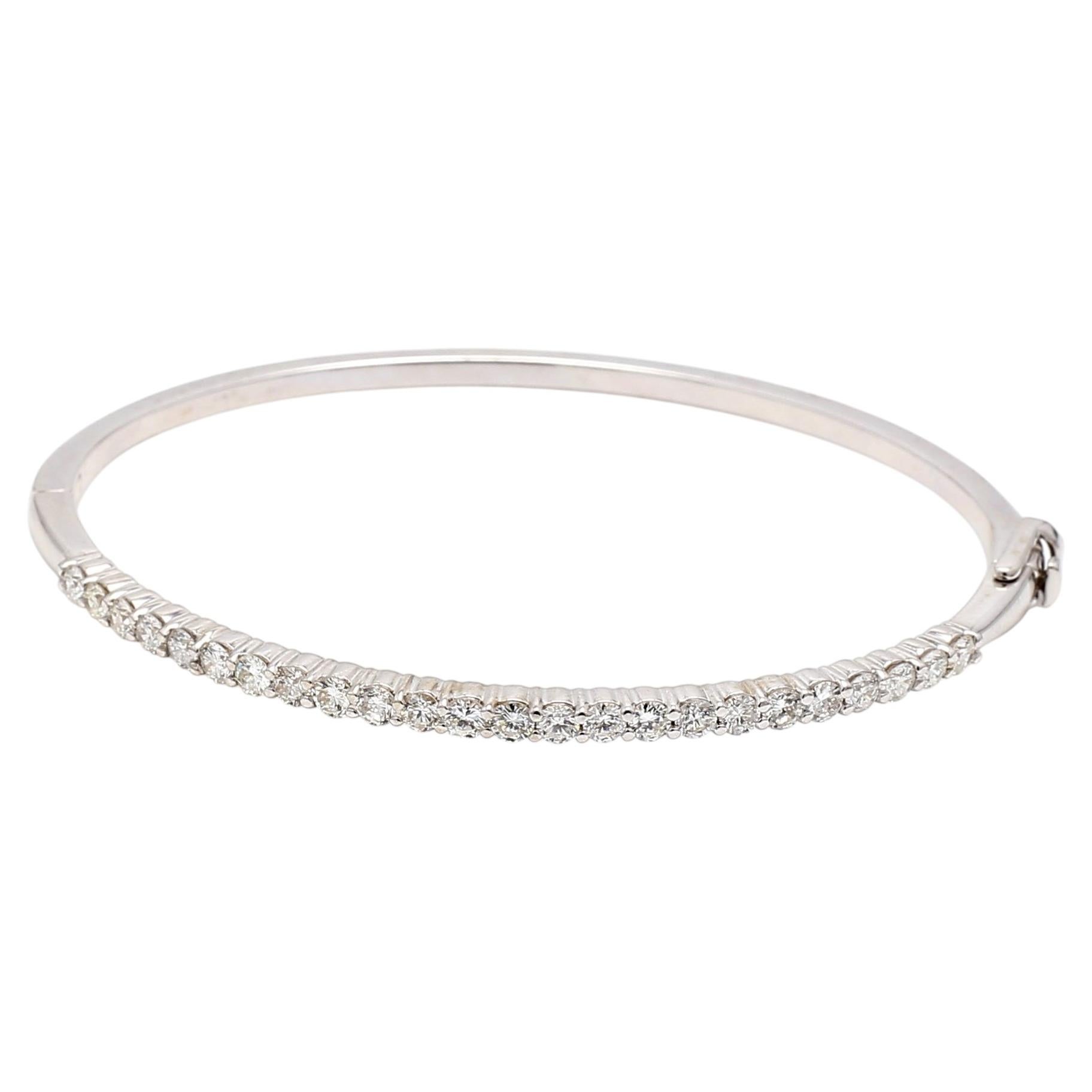 1.40 Carat Round Brilliant G SI1 Diamond 14 Karat White Gold Bangle Bracelet For Sale
