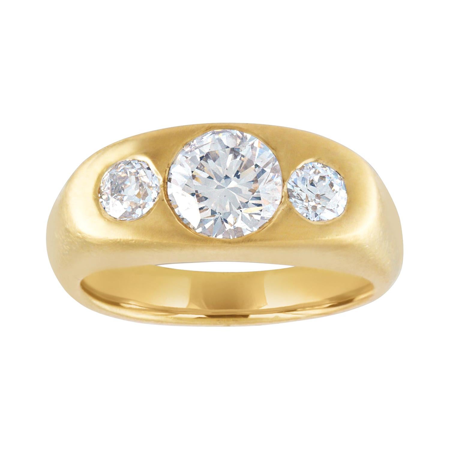 1.40 Carat Round Cut Diamond Three-Stone Gold Signet Ring For Sale