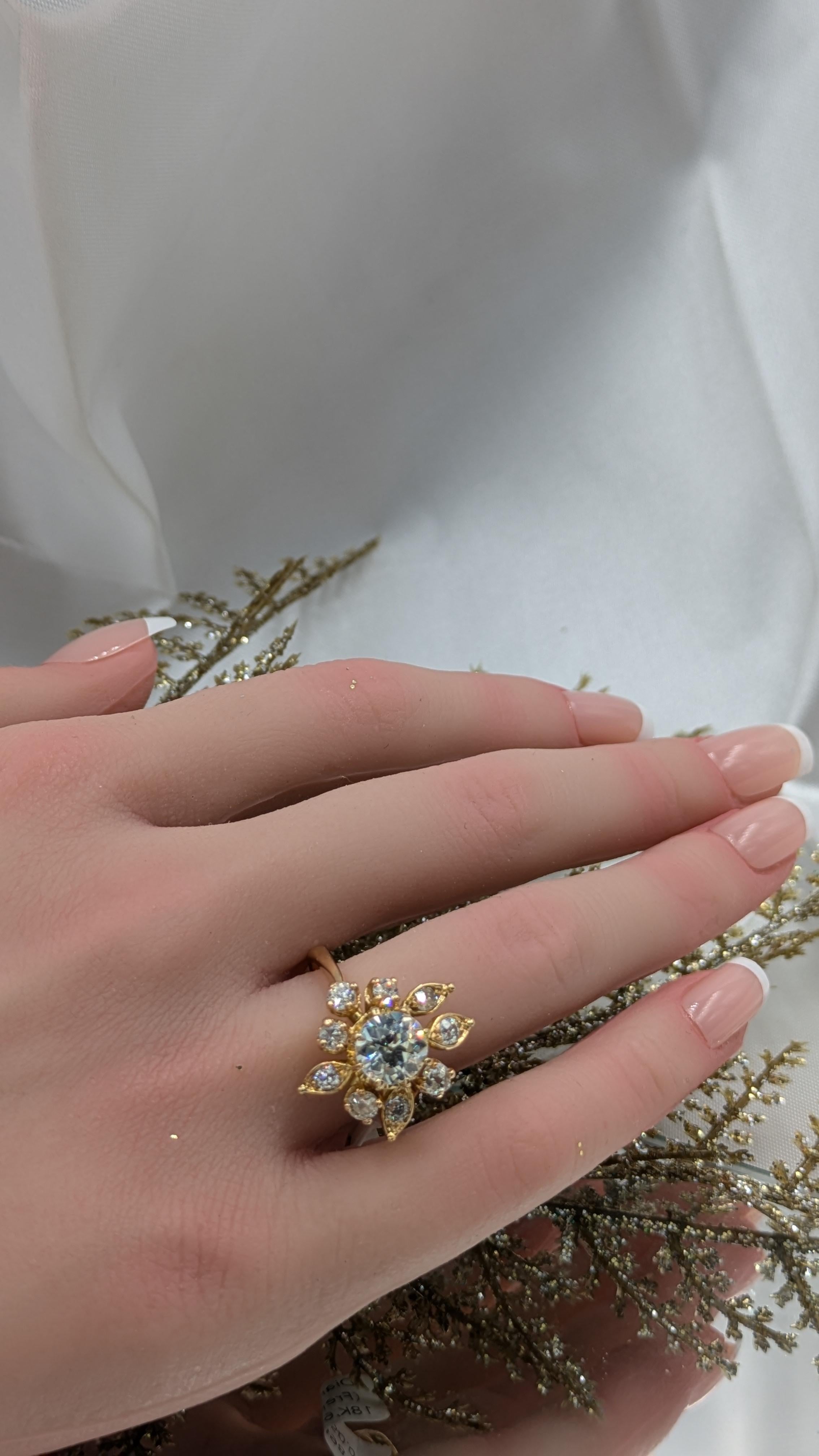 1.40 Carat Round Diamond Ring in 18K Gold For Sale 2