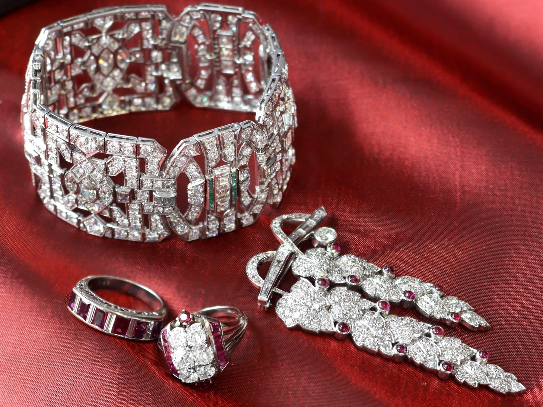 1.40 Carat Ruby and 0.55 Carat Diamond, Platinum Half Eternity Ring Circa 1990 In Excellent Condition For Sale In Jesmond, Newcastle Upon Tyne