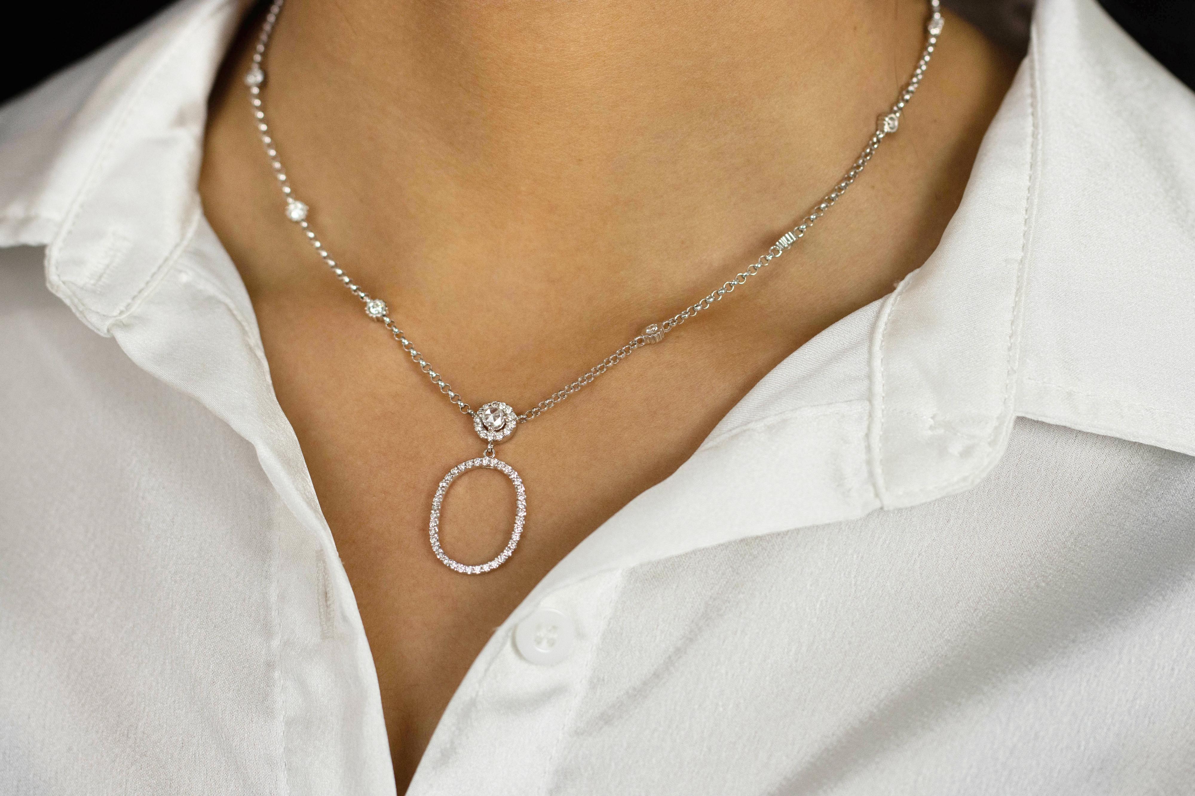 Roman Malakov, collier pendentif ajouré en diamants ronds brillants de 1,40 carat  Pour femmes en vente