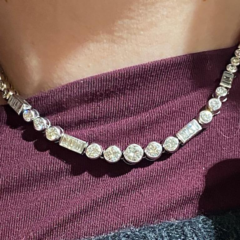 14.0 Carat 'total weight' Round and Baguette Diamond Necklace in Platinum In Excellent Condition For Sale In Palm Beach, FL