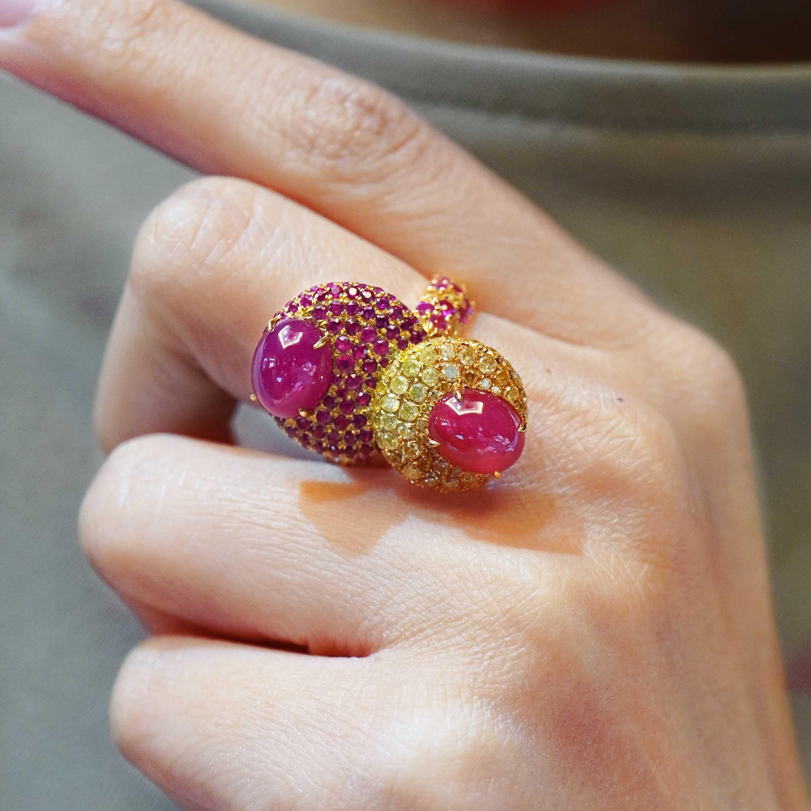 A beautiful combination of 6.78 carats of vivid red ruby and 1.40 carat of vivid yellow round brilliant diamond are accented with 1.22 carat of white round brilliant diamond. The details of the ring are mentioned below:
Color: F
Clarity: Vs
Ring