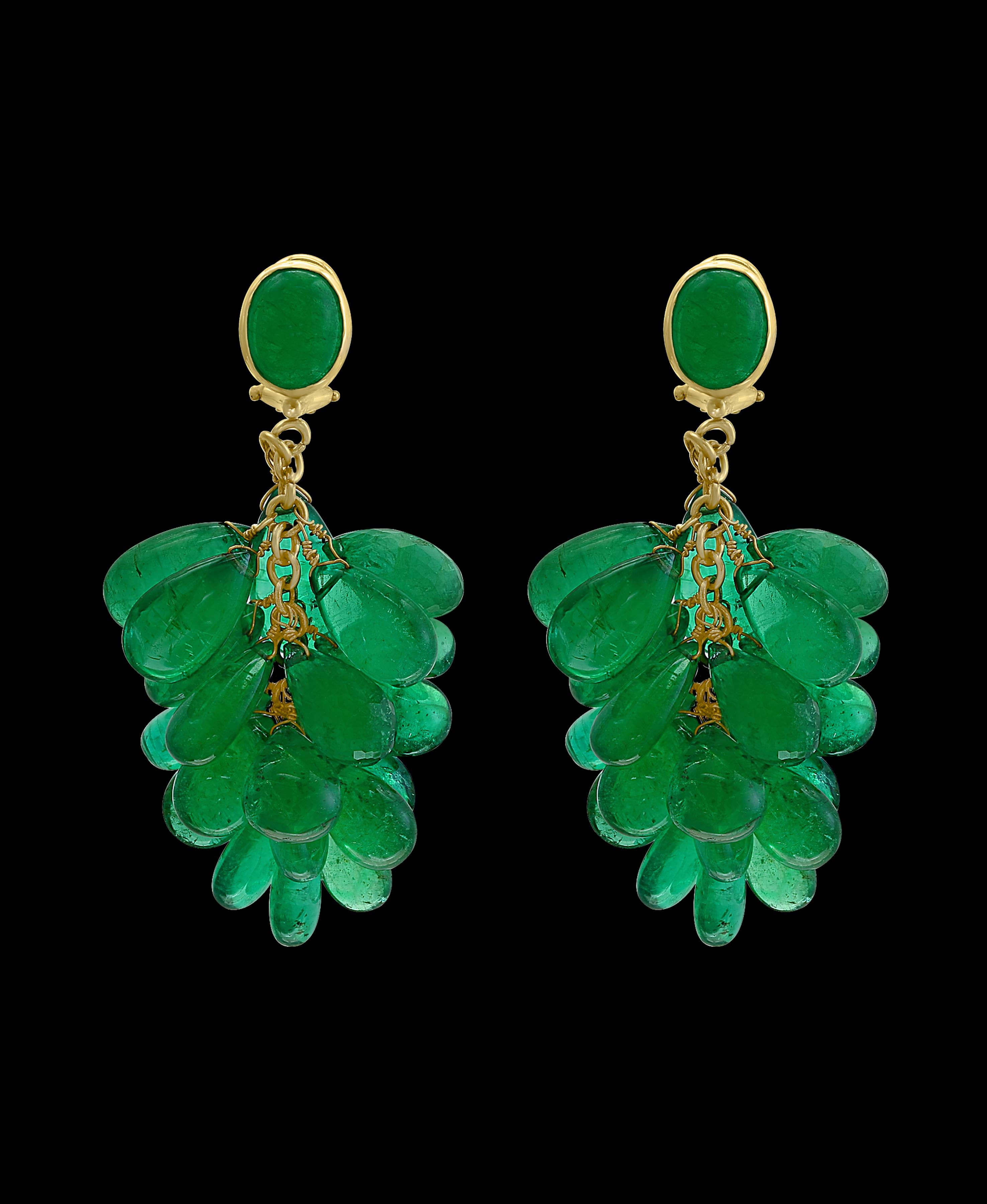 140 Carat Colombian Emerald Briolettes Hanging Drop Earrings 18 Karat Gold In Excellent Condition For Sale In New York, NY