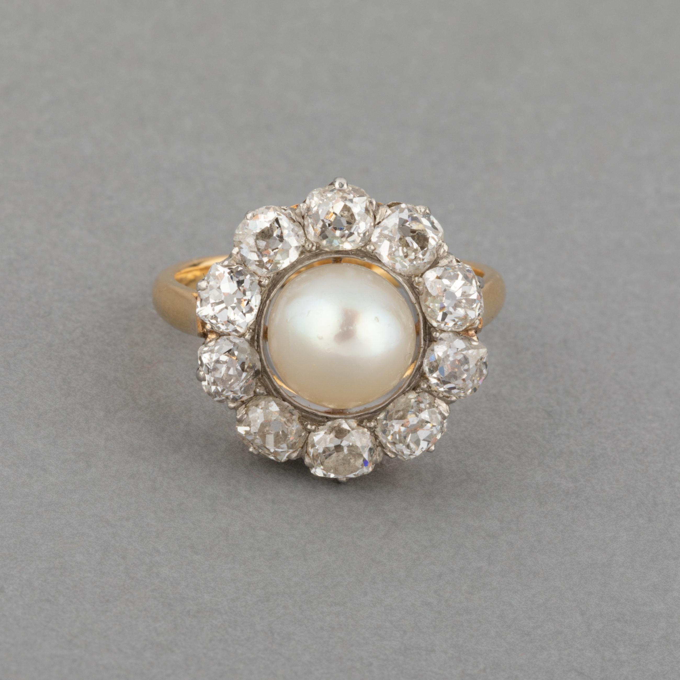 Ein sehr schöner antiker Ring, hergestellt in Frankreich um 1890.

Hergestellt in 18k Gold: Französische antike Punzierungen 

Die Diamanten sind alte europäische Schliff von guter Qualität, sie sind wirklich weiß und gute Klarheit.

Der Durchmesser