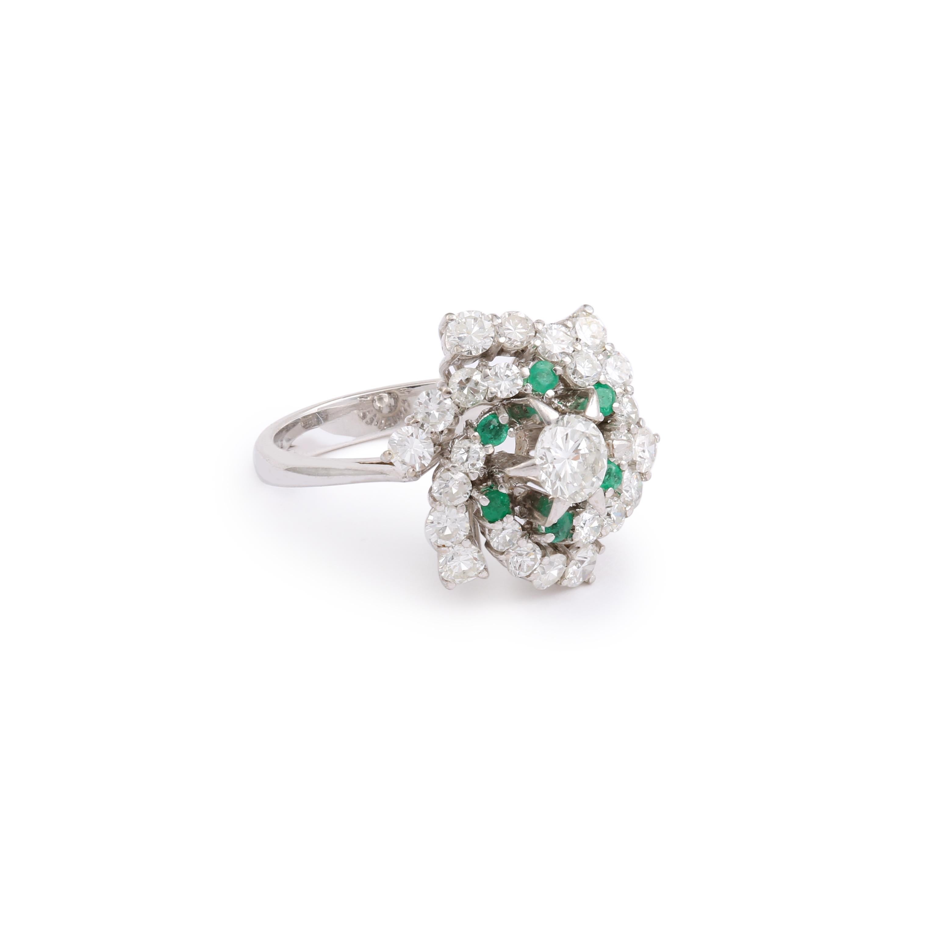 White gold ring set with diamonds and emeralds forming a whirlwind motif.

Estimated weight of the central diamond: 0.40 carats

Total estimated weight of the whrilwind diamonds: 1 carat

Total estimated weight of emeralds : 0.08 carats

Dimensions: