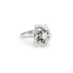 1.40 Carats Diamonds Emeralds 18 Carat White Gold Whirlwind Ring