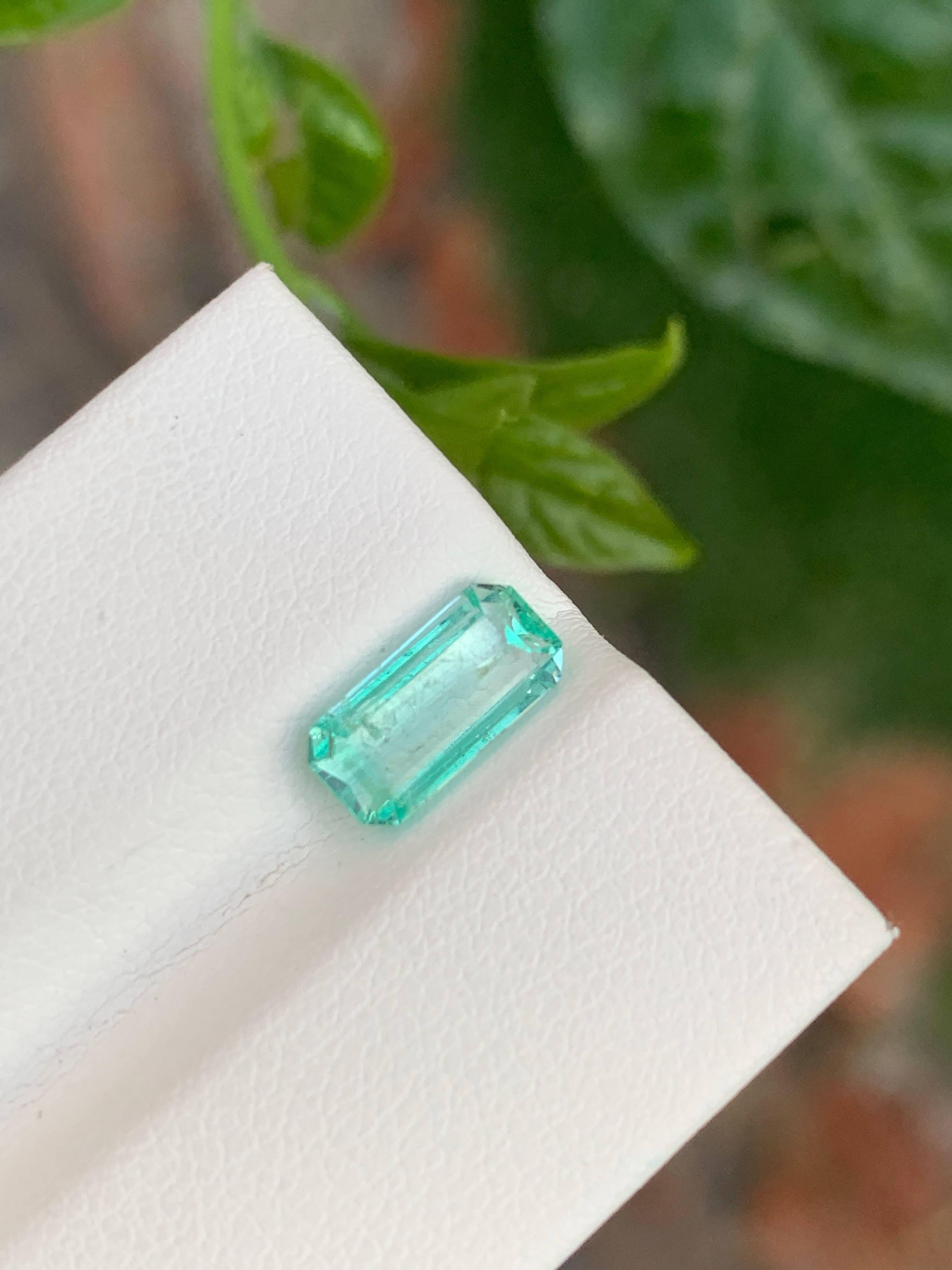 Gewicht 1,40 Karat 
Abmessung 9.9x4.8x3.3mm
Behandlung keine 
Herkunft Afghanistan 
Klarheit SI
Form Achteck 
Smaragd schneiden 



Dieser atemberaubende Smaragdstein von 1.40 Karat, der sorgfältig in eine klassische Smaragdform geschliffen wurde,