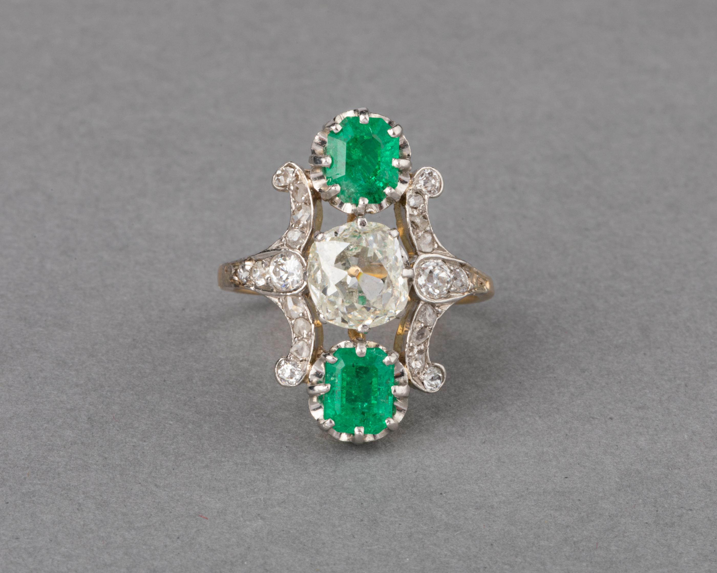 1.40 Carats Emeralds and 1.10 Carat Diamonds French Antique Ring In Good Condition For Sale In Saint-Ouen, FR