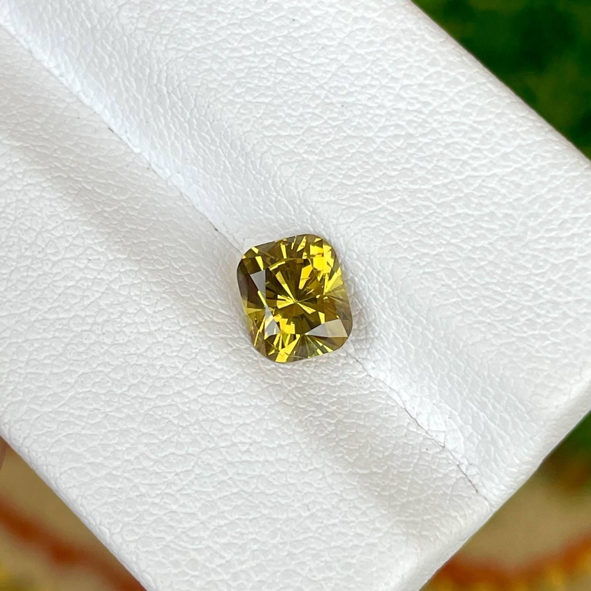 Pierre de grenat jaune fantaisie taille coussin de 1,40 carat du Mali en vente 1