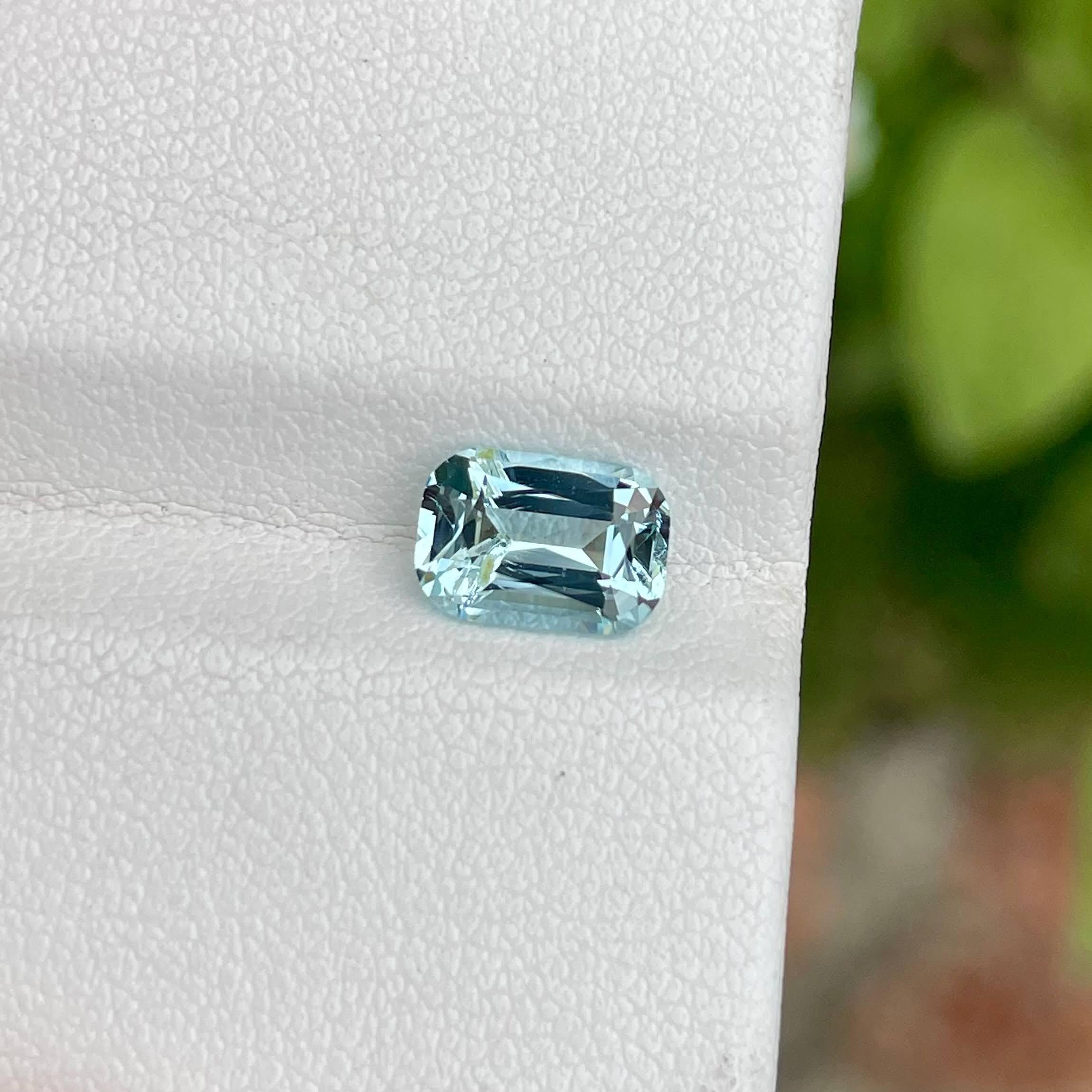 Women's or Men's 1.40 Carats Light Blue Aquamarine Cushion Cut Natural Pakistani Gemstone For Sale