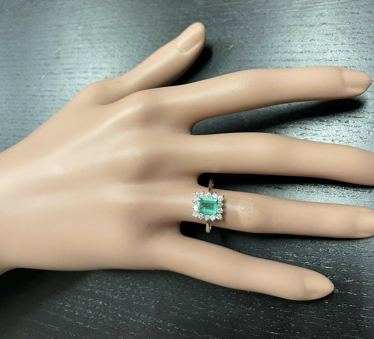 Women's 1.40 Carats Natural Emerald and Diamond 14K Solid White Gold Ring For Sale