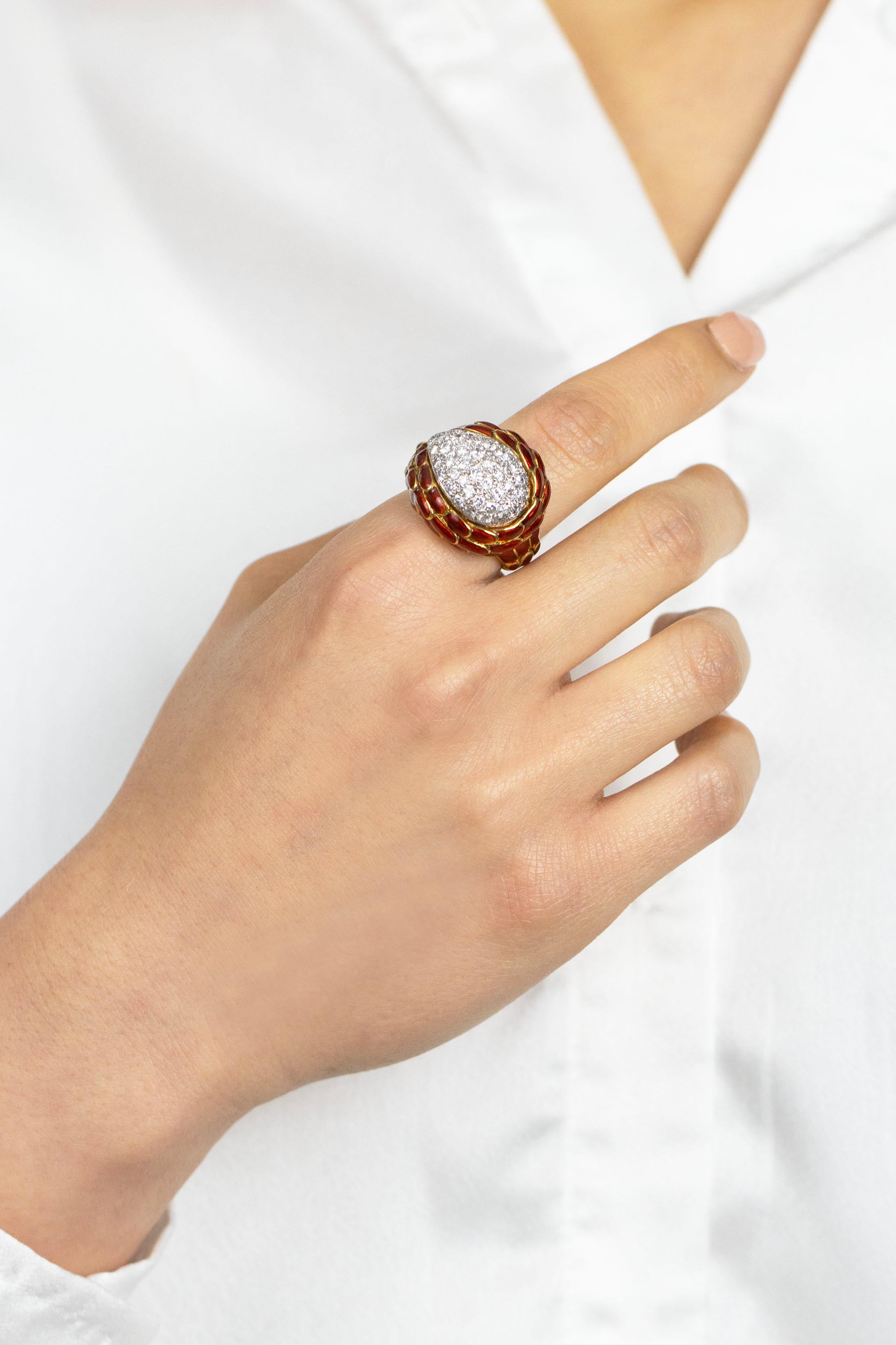 1.40 Carats Total Round Cut Diamond & Enamel Dome Cocktail Ring in Two-Tone Gold In New Condition For Sale In New York, NY