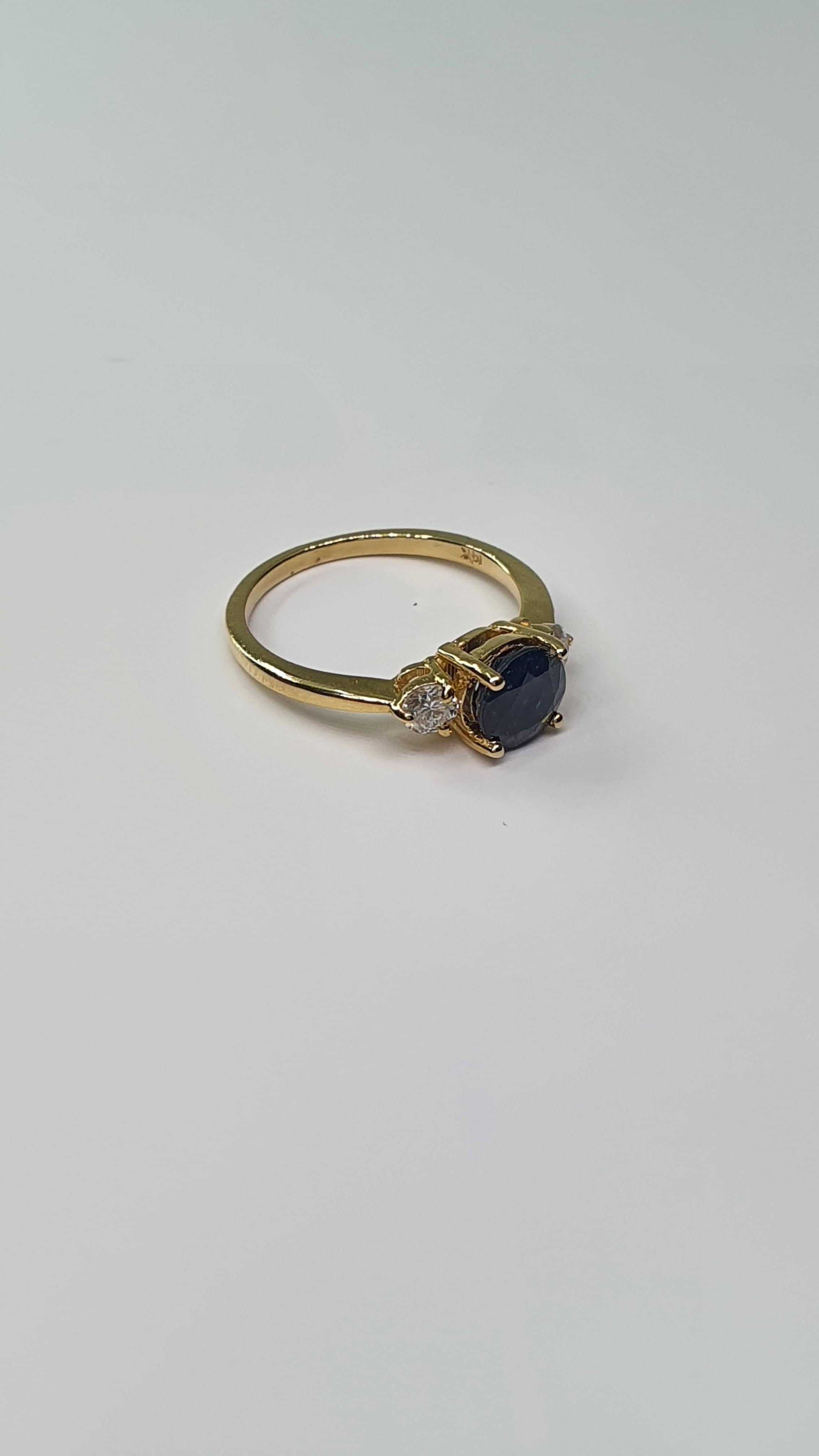 Radiant Cut 1.40 Carat Natural Sapphire Diamond 18 Karat Yellow Gold Ring For Sale