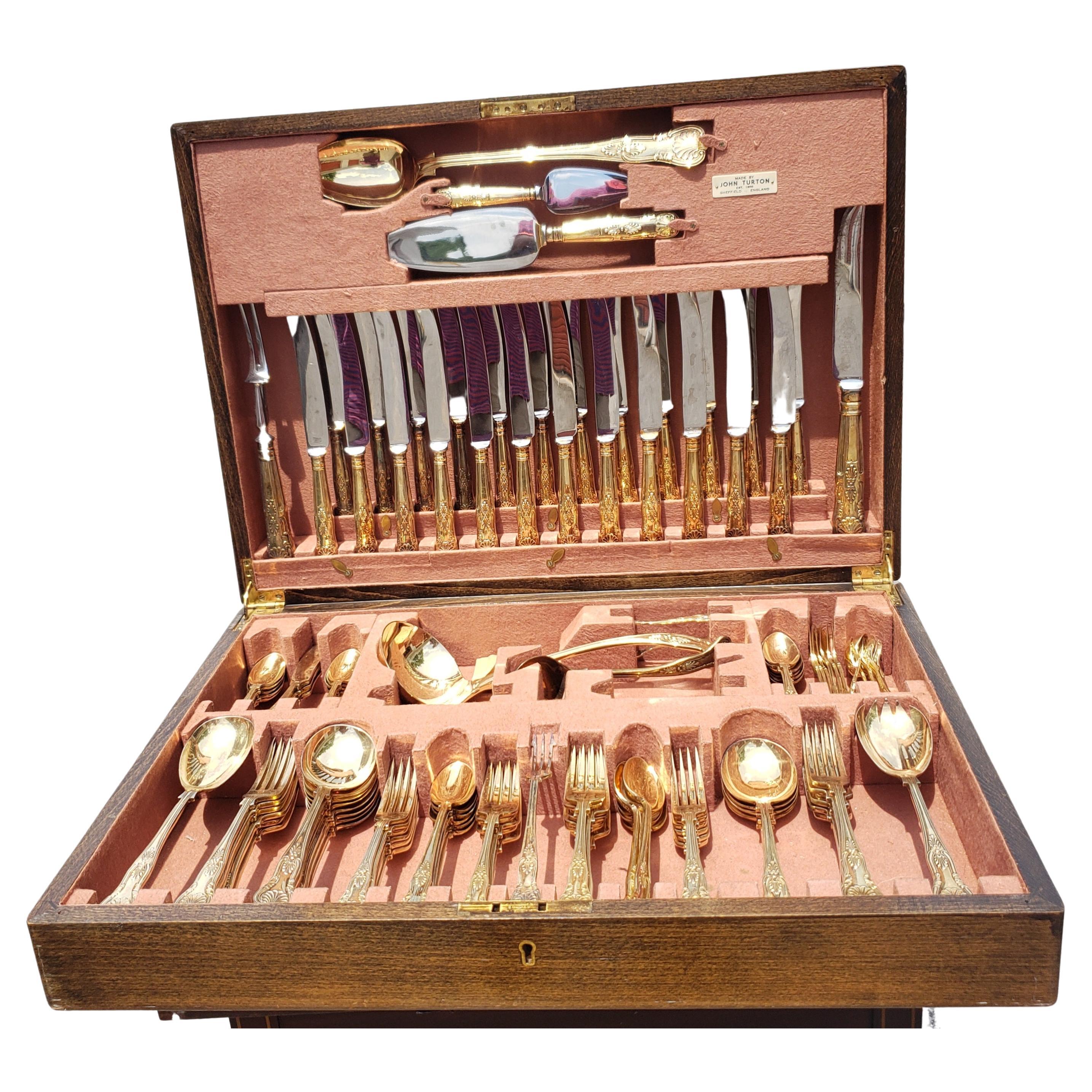 Cubertería de plata con baño de oro de 140 piezas John Turton Kings Pattern en cofre