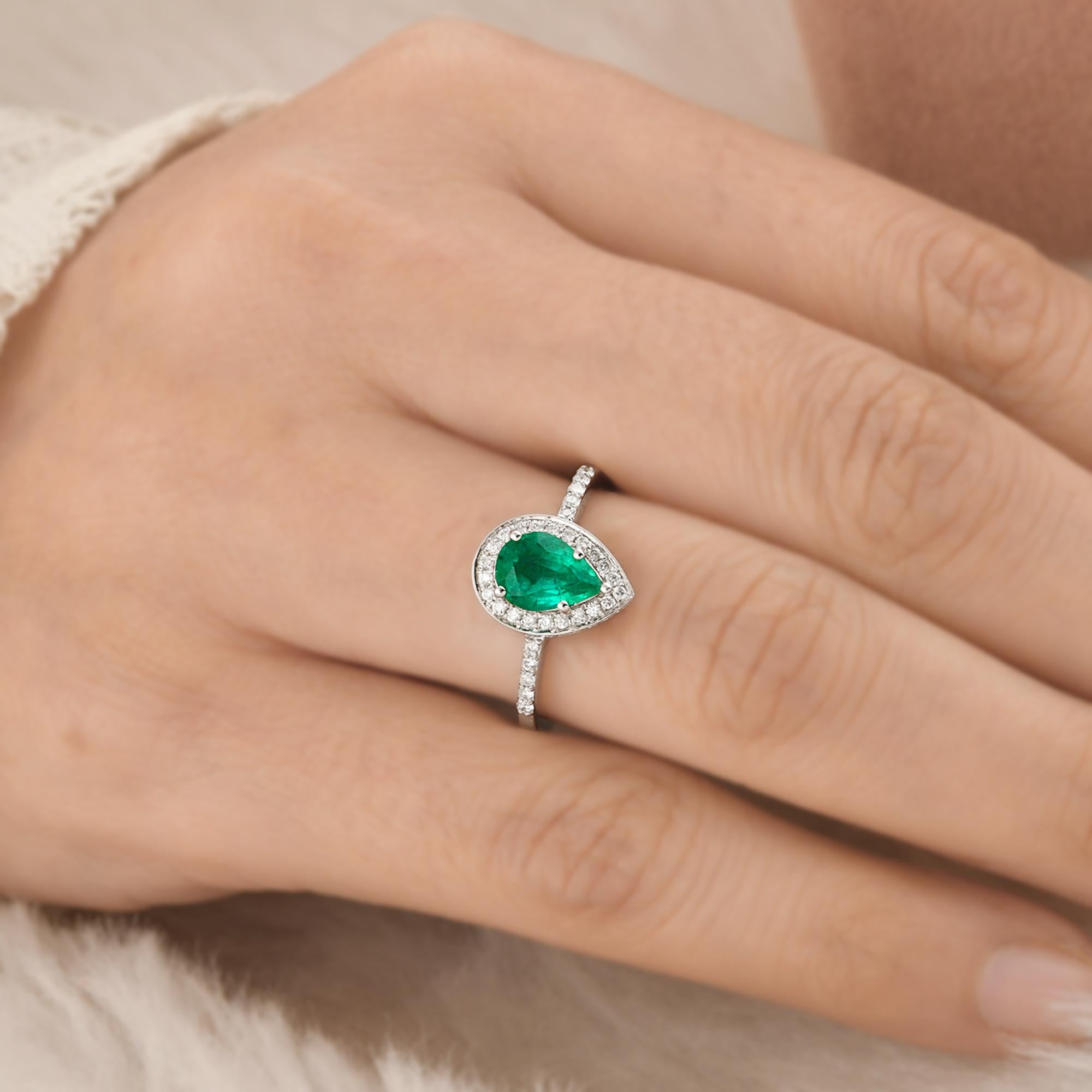 Modern 1.40 Tcw Pear Natural Emerald Gemstone Halo Ring Diamond 14k White Gold Jewelry For Sale