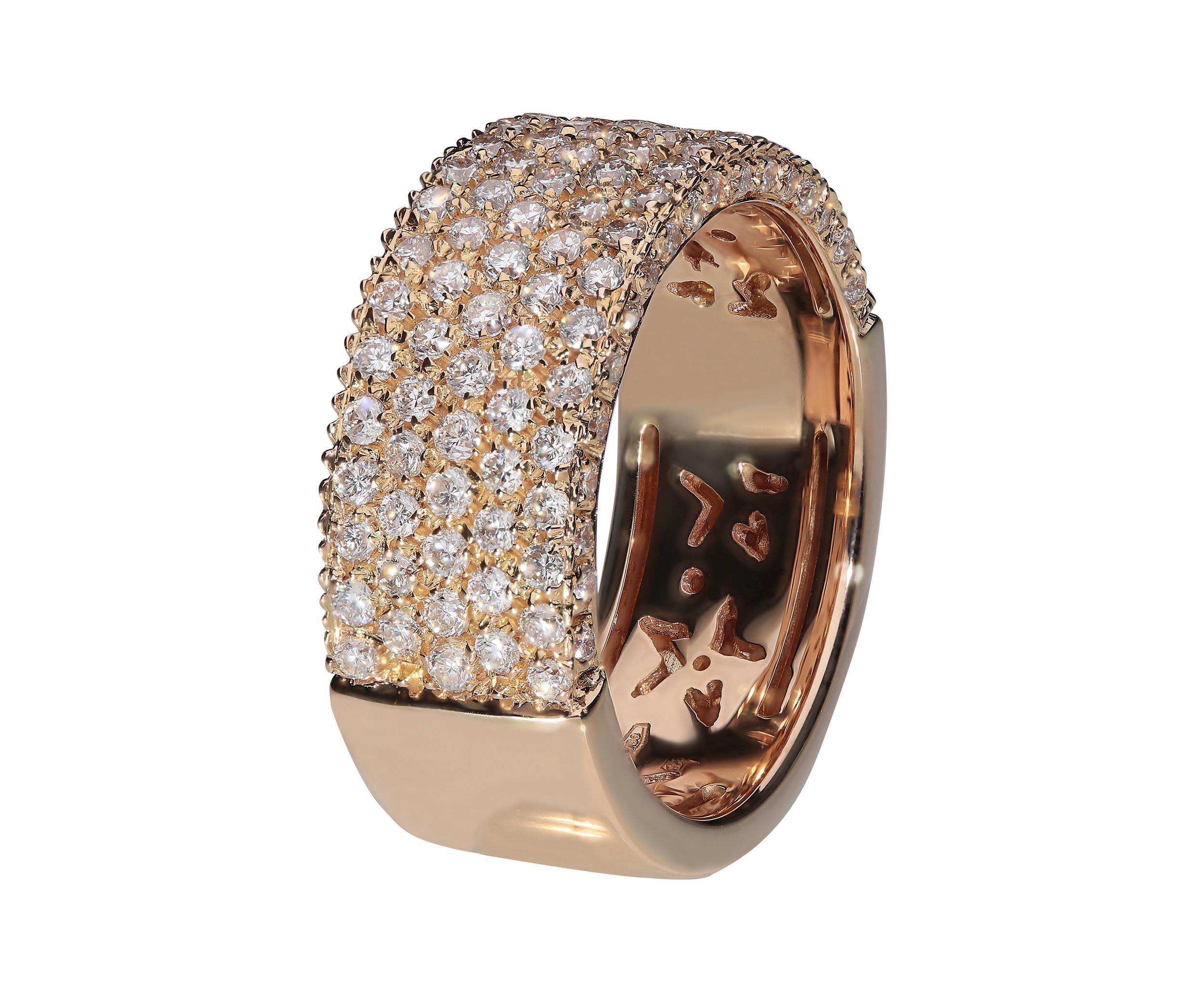 Comfortable 5 rows fashion band ring in 18kt pink gold for 9,90 grams and white round brilliant diamonds color G clarity VS for 1,40 carats.
The width of the ring is 8 millimeters and the height is 2 millimeters.
The internal part of the ring has