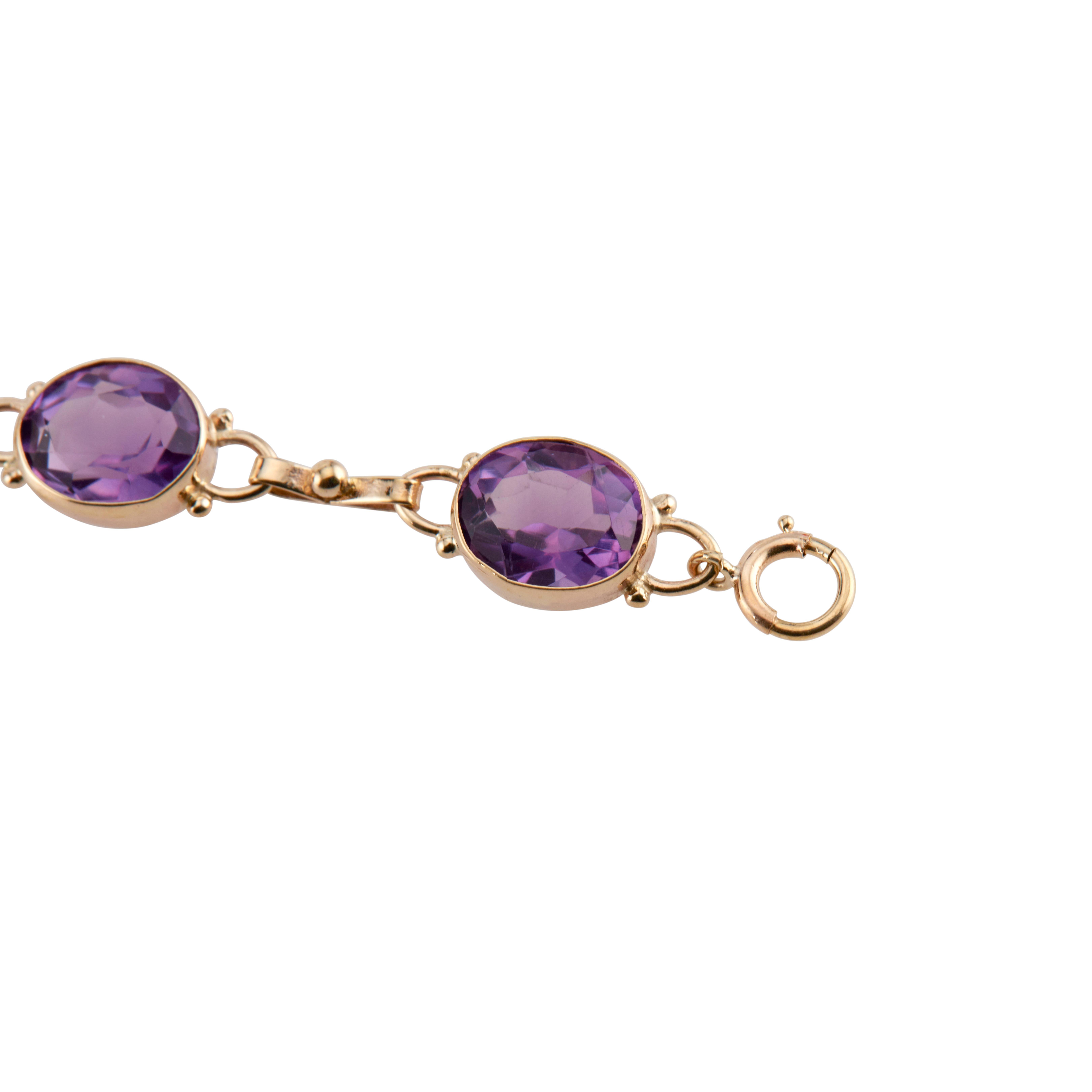 14.00 Carat Amethyst Yellow Gold Link Bracelet In Good Condition For Sale In Stamford, CT