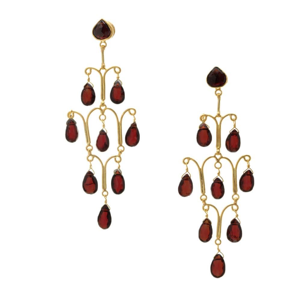 Garnet dangle chandelier earrings. 18 pear shaped briolette brown/red garnets totaling 14.00cts in 22k yellow gold lightly textured dangles.  

18 pear shape briolette brownish red garnets, approx. 14.00cts
22k yellow gold 
Tested: 22k
9.8 grams
Top