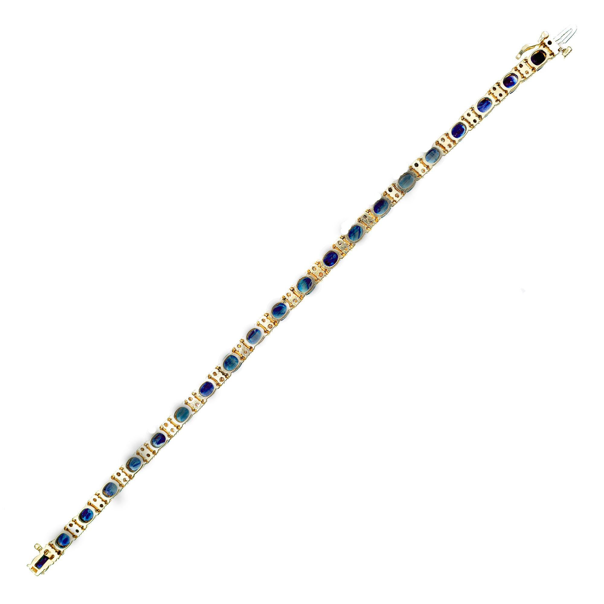 Modern 14.00 Carat Oval Royal Sapphire Diamond Gold Hinged Link Bracelet For Sale