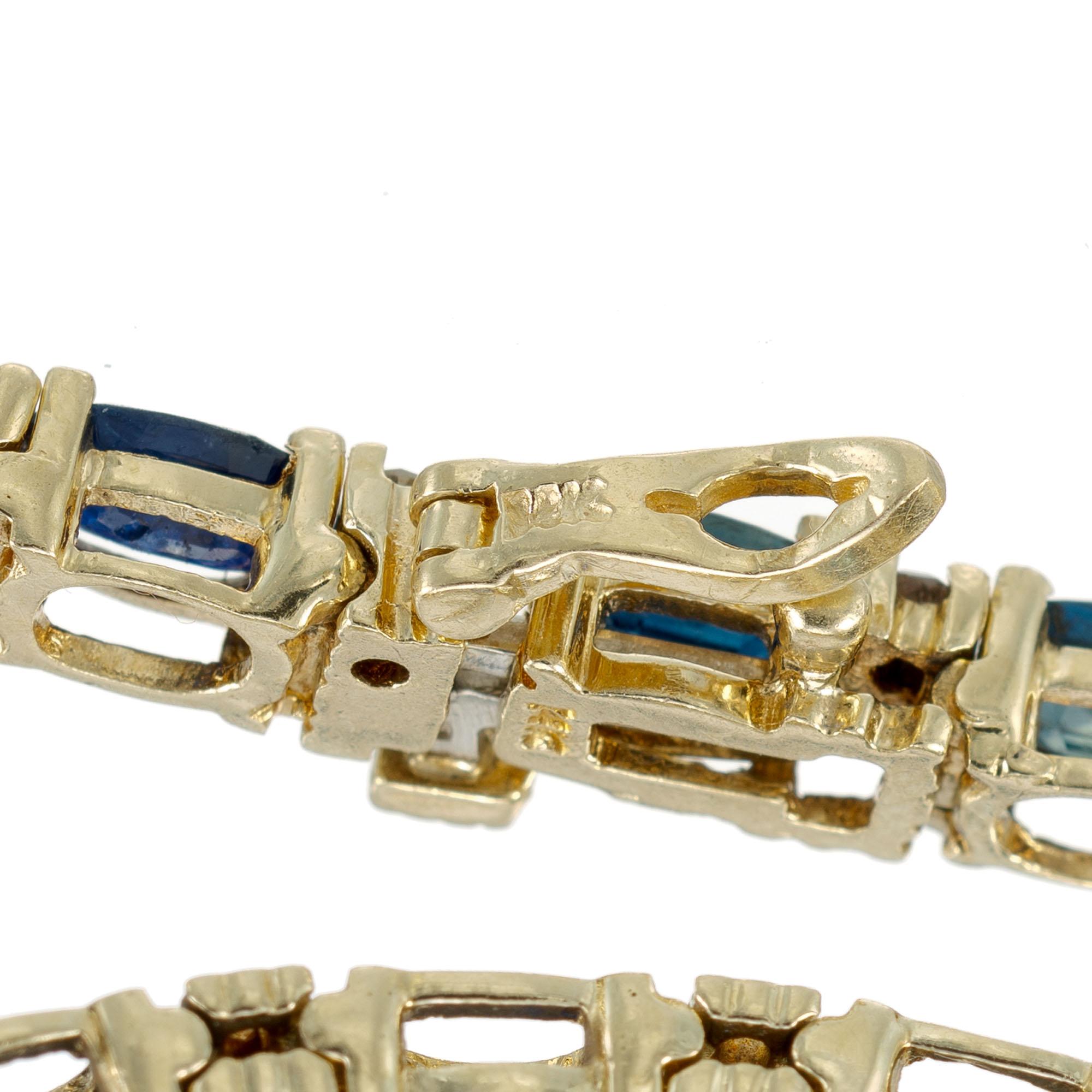 Oval Cut 14.00 Carat Oval Royal Sapphire Diamond Gold Hinged Link Bracelet For Sale