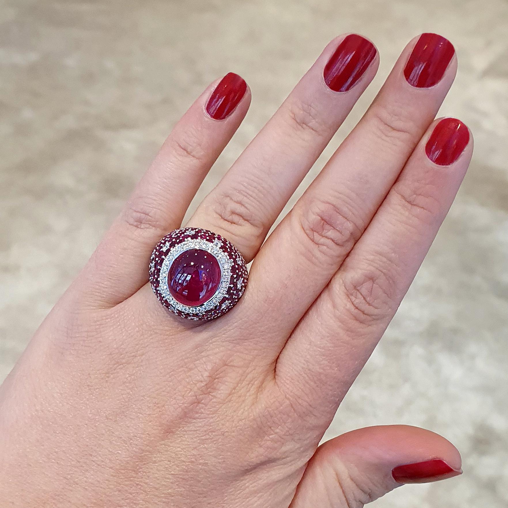 14.00 Carat Ruby Cabochon White Gold 18K Diamond Ring For Sale 3