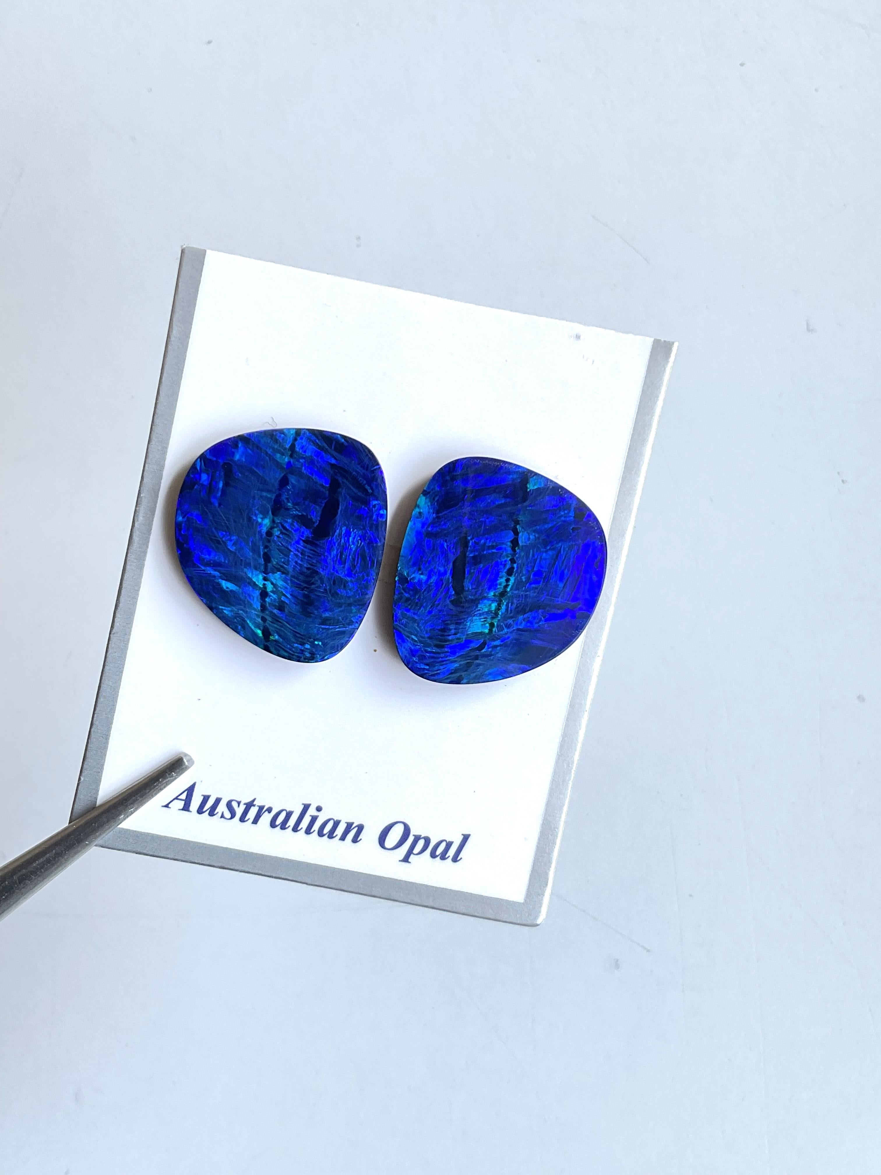 14.00 Carats Australian Opal Pair Royal Blue Flash play of Color Stone Gemstone (paire d'opales australiennes bleu royal) en vente 3