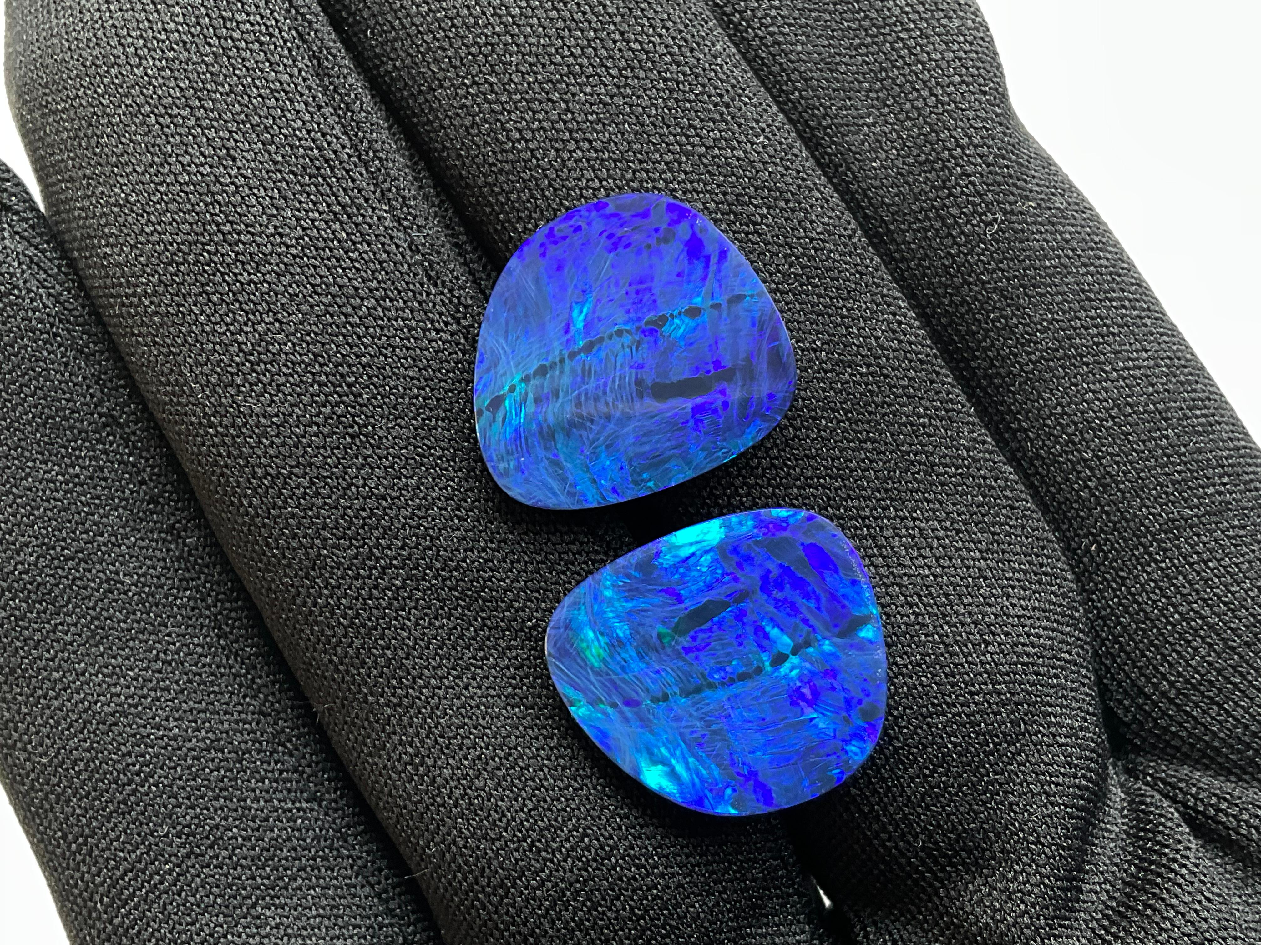 14.00 Carats Australian Opal Pair Royal Blue Flash play of Color Stone Gemstone (paire d'opales australiennes bleu royal) en vente 4