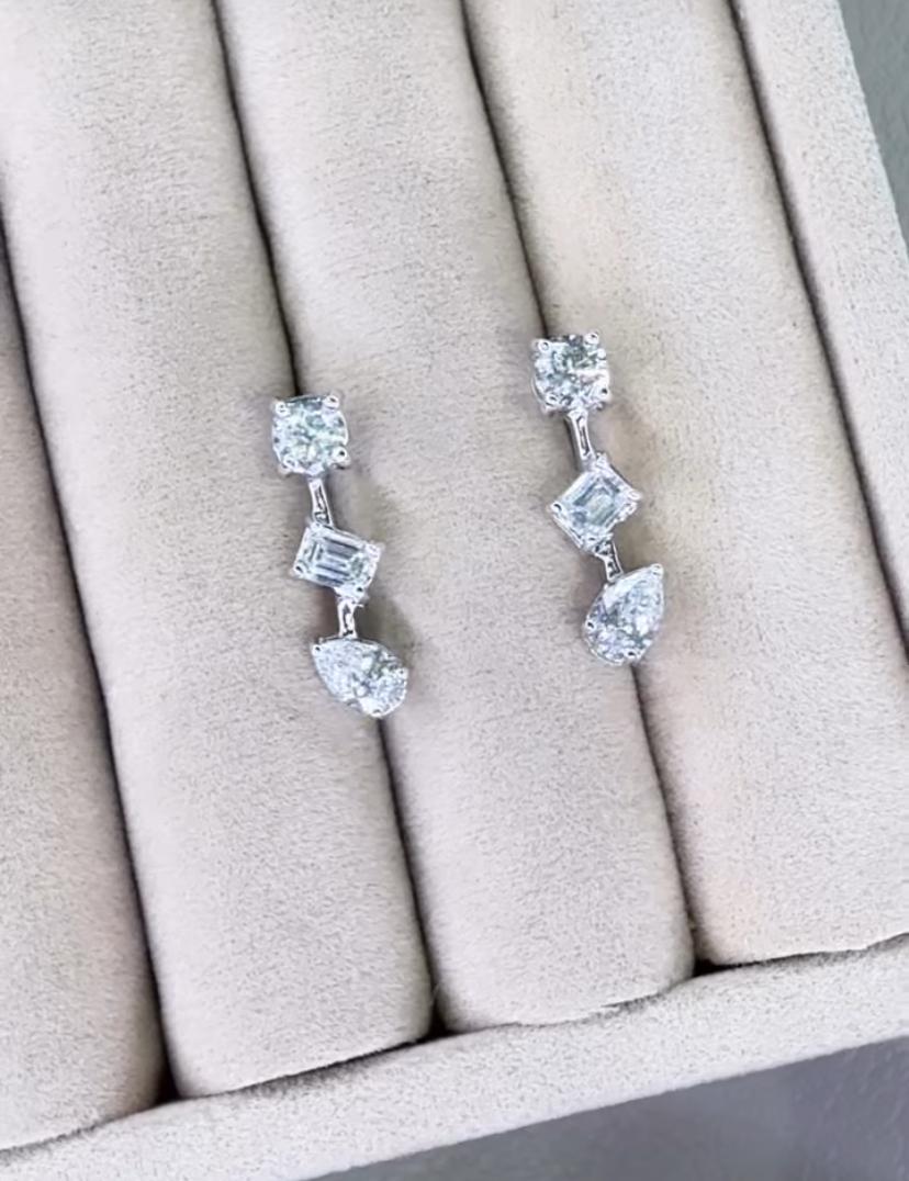 14,00 carati di diamanti a forma mista in oro 18K Collana/Choker  Orecchini In condizioni Nuovo in vendita a New Delhi, Delhi