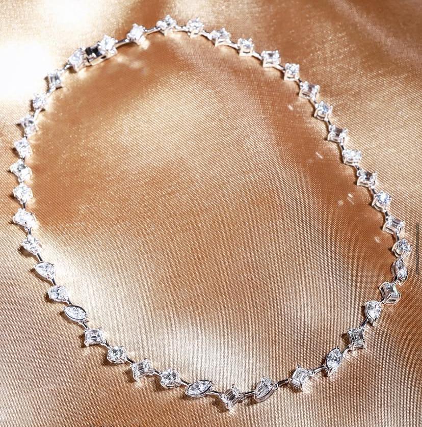 14,00 carati di diamanti a forma mista in oro 18K Collana/Choker  Orecchini in vendita 1