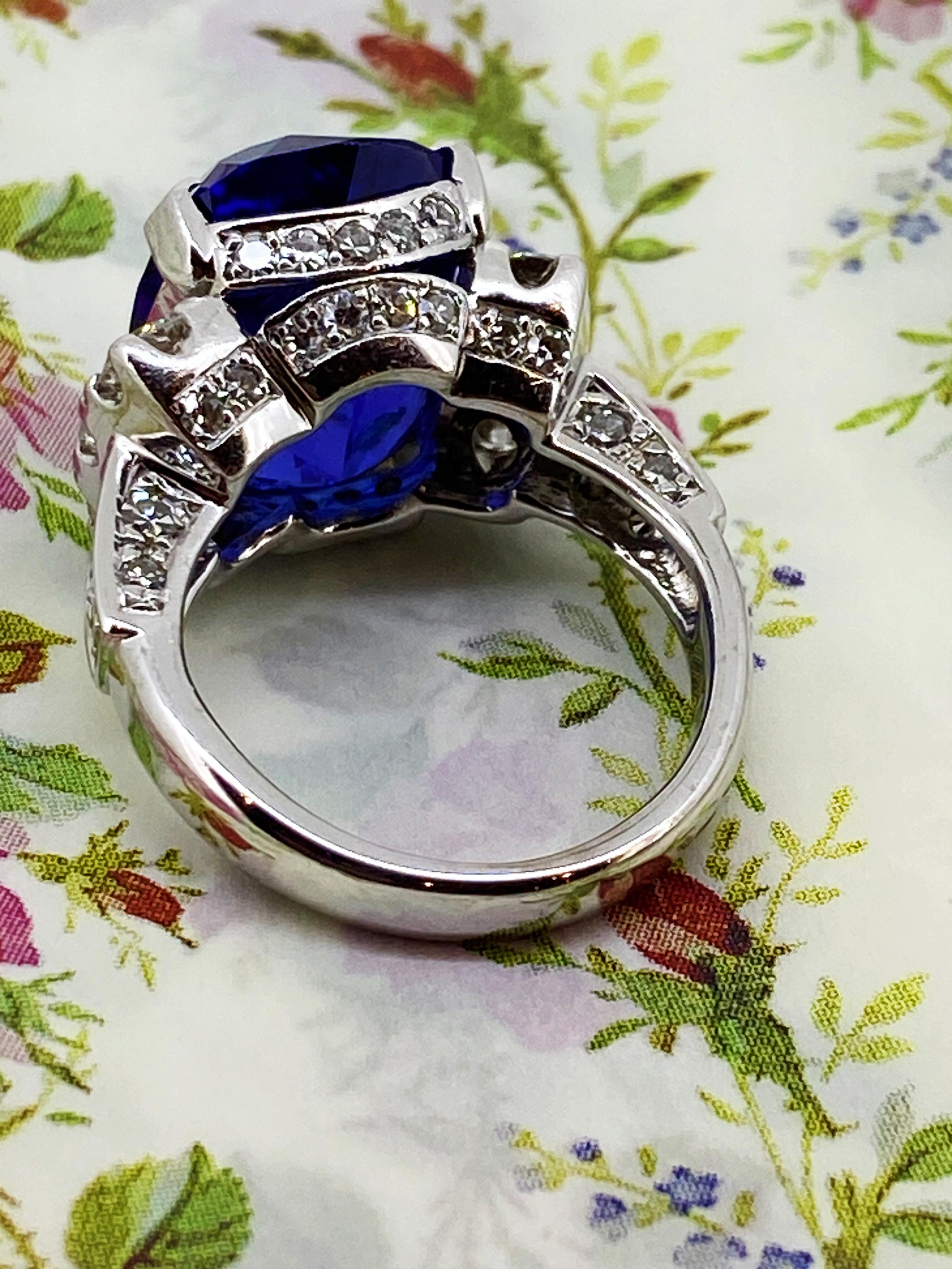 De las mujeres Anillo de cóctel de oro de 18 quilates con tanzanita natural (certificada) azul intenso de 14,00 ct. en venta