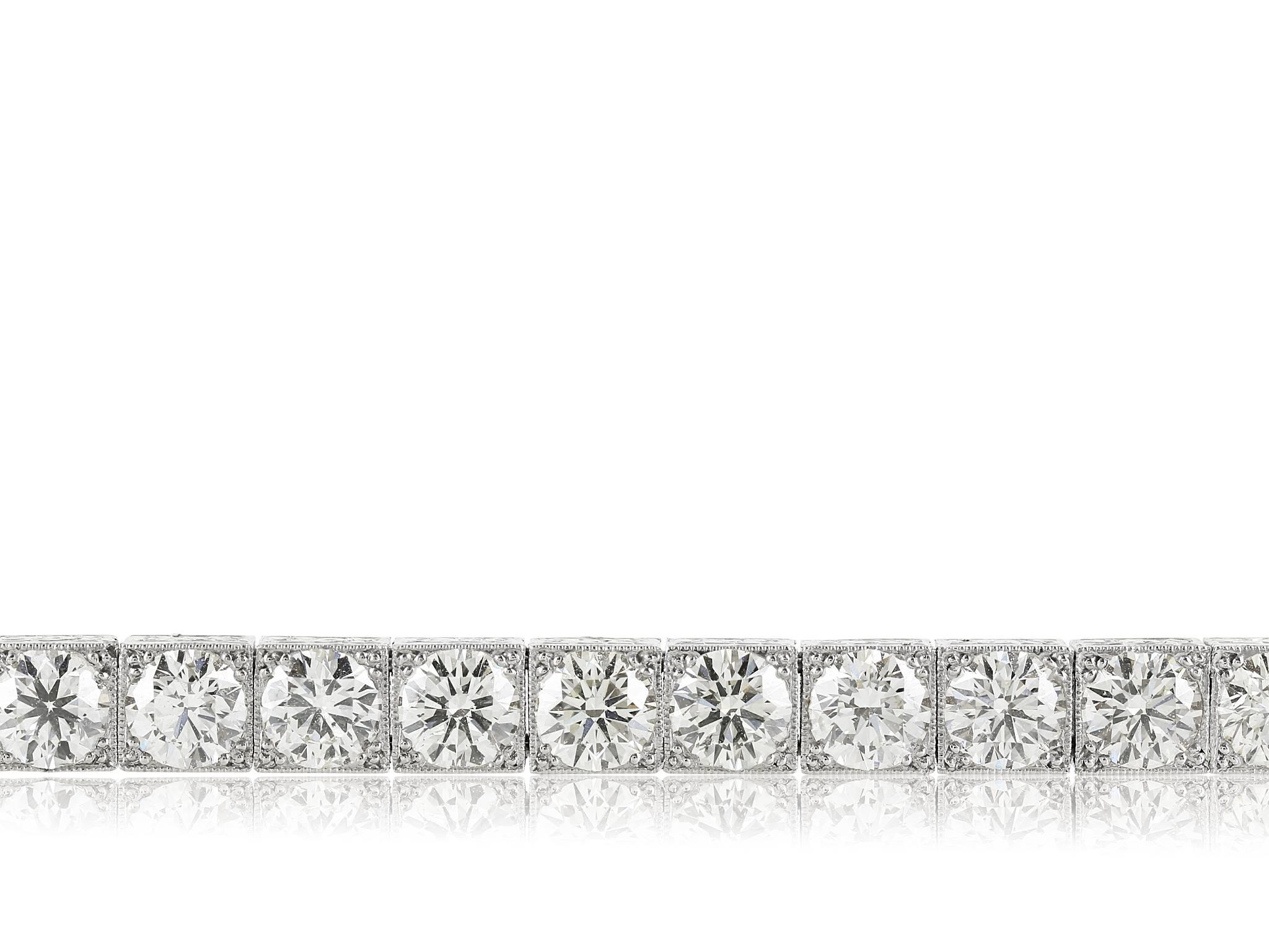 Contemporary 14.00 Carat  Diamond Platinum Block Bracelet For Sale