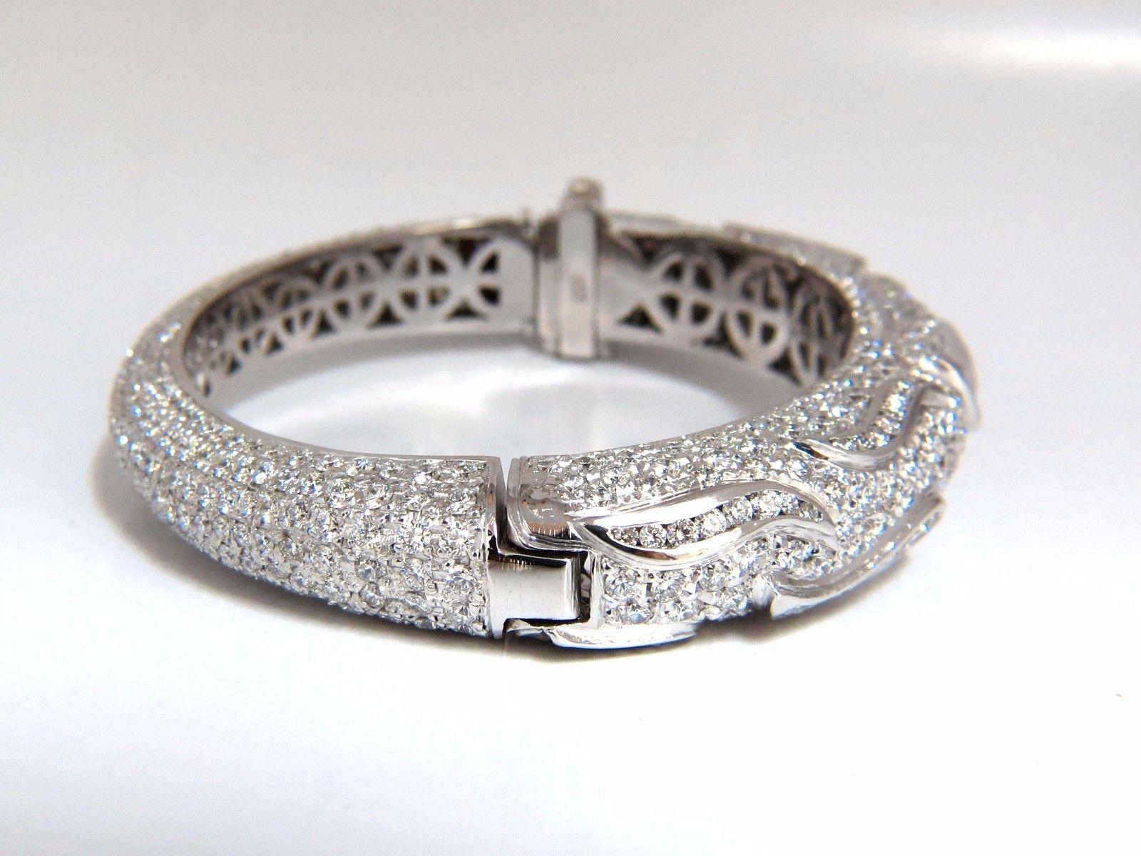 Taille ronde Bracelet jonc d'éternité 18 carats incrusté de diamants naturels de 14,02 carats en vente
