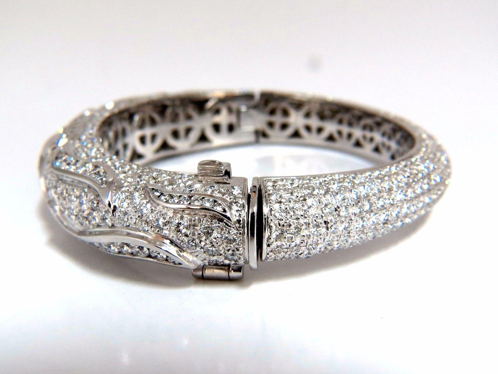 14.02 Carat Natural Diamonds Eternity Encrusted Bangle Bracelet 18 Karat In New Condition For Sale In New York, NY