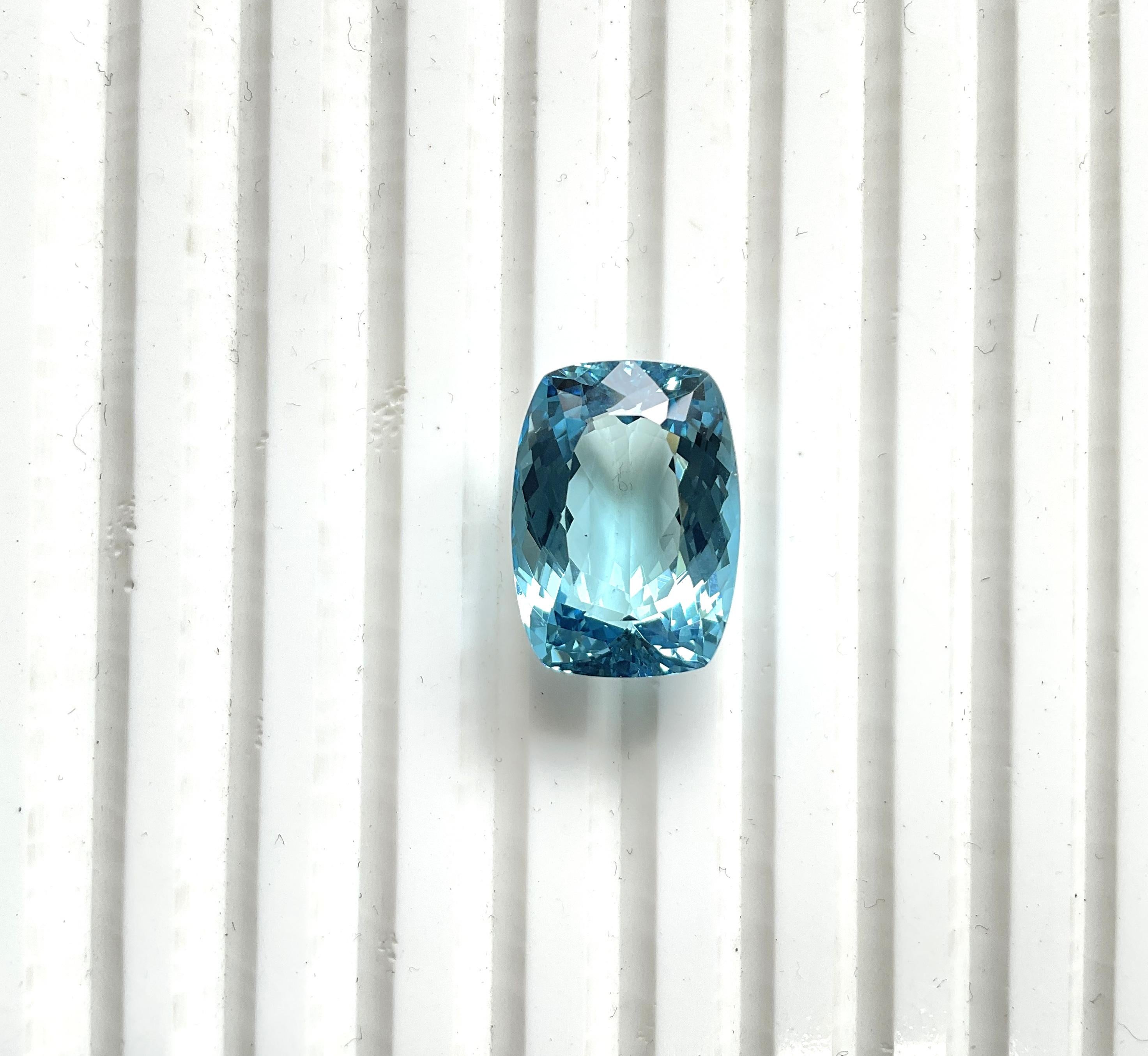 Art Deco 14.03 carats top quality aquamarine cushion cut stone for jewelry natural gem For Sale