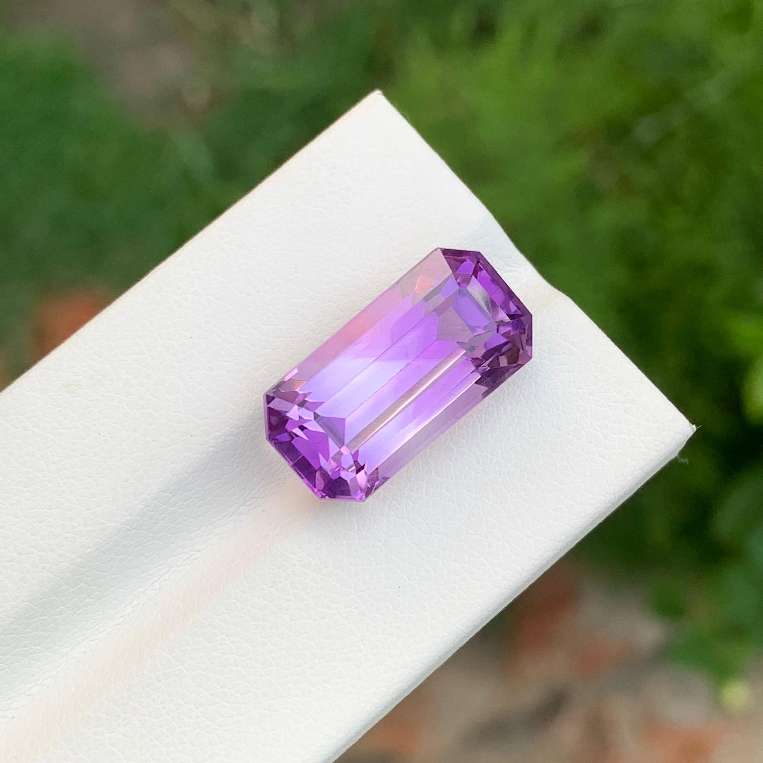 14.05 Karat Natürlicher loser Amethyst Langer Smaragd Form Edelstein für Halskette im Angebot 4