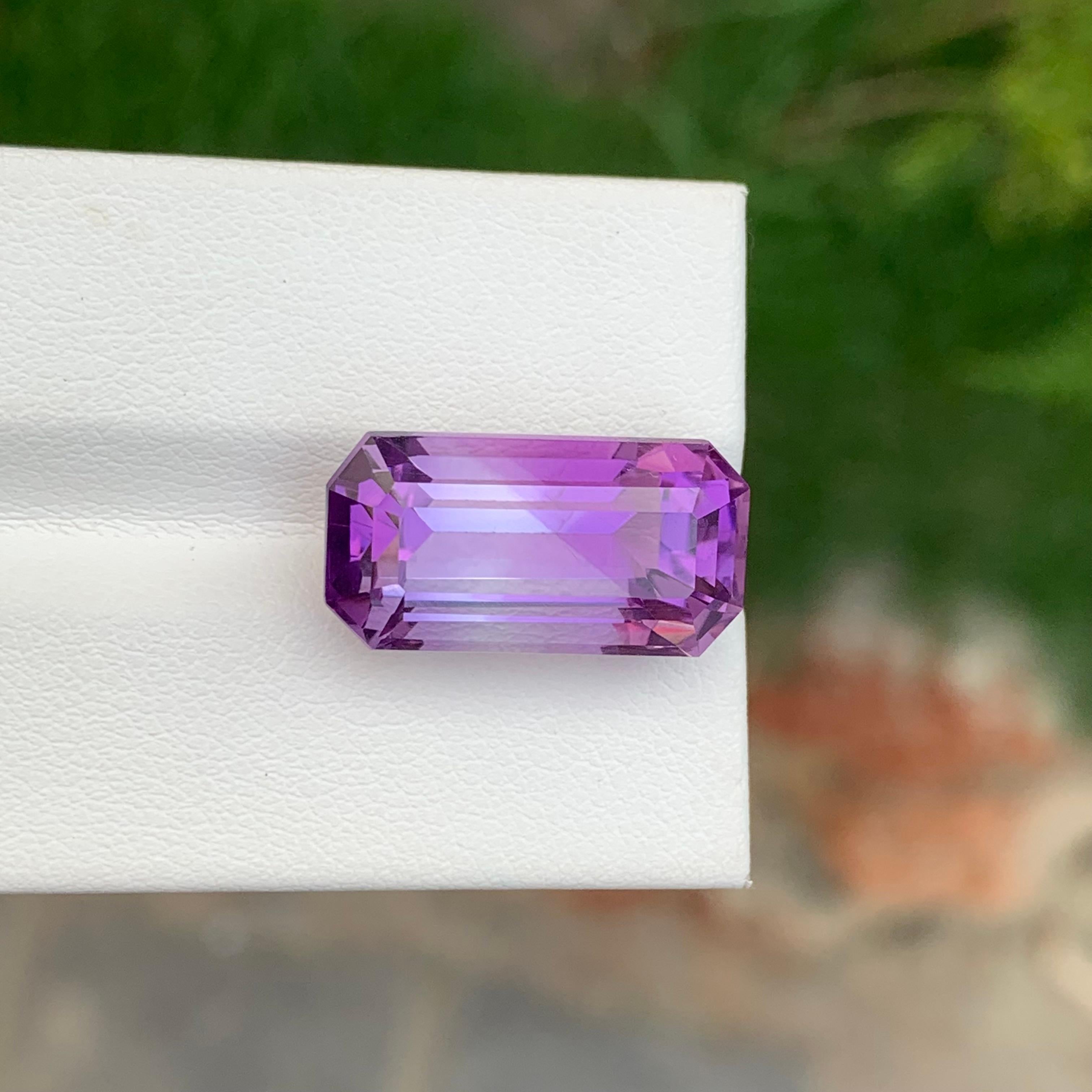14.05 Karat Natürlicher loser Amethyst Langer Smaragd Form Edelstein für Halskette (Arts and Crafts) im Angebot