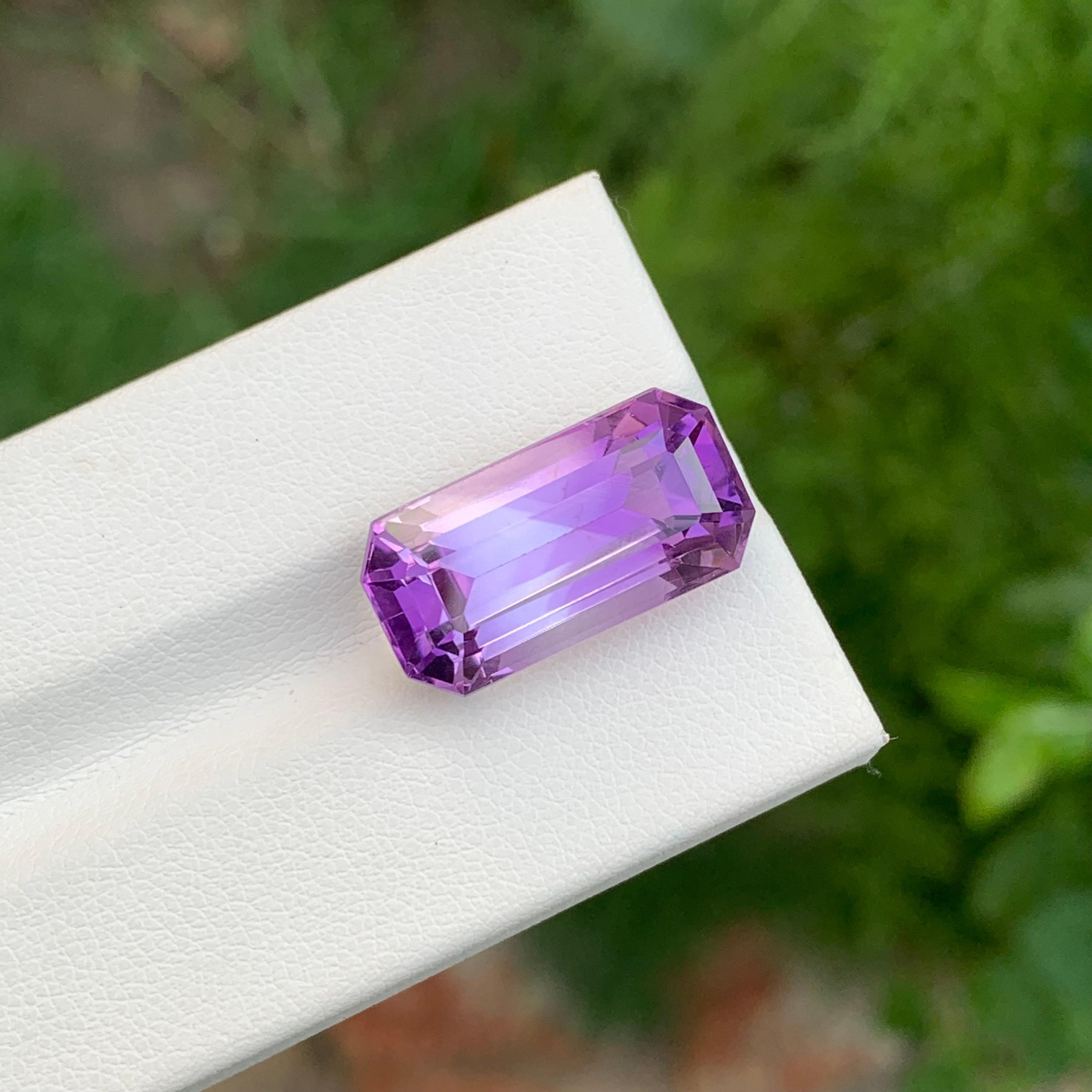 14.05 Karat Natürlicher loser Amethyst Langer Smaragd Form Edelstein für Halskette im Zustand „Neu“ im Angebot in Peshawar, PK