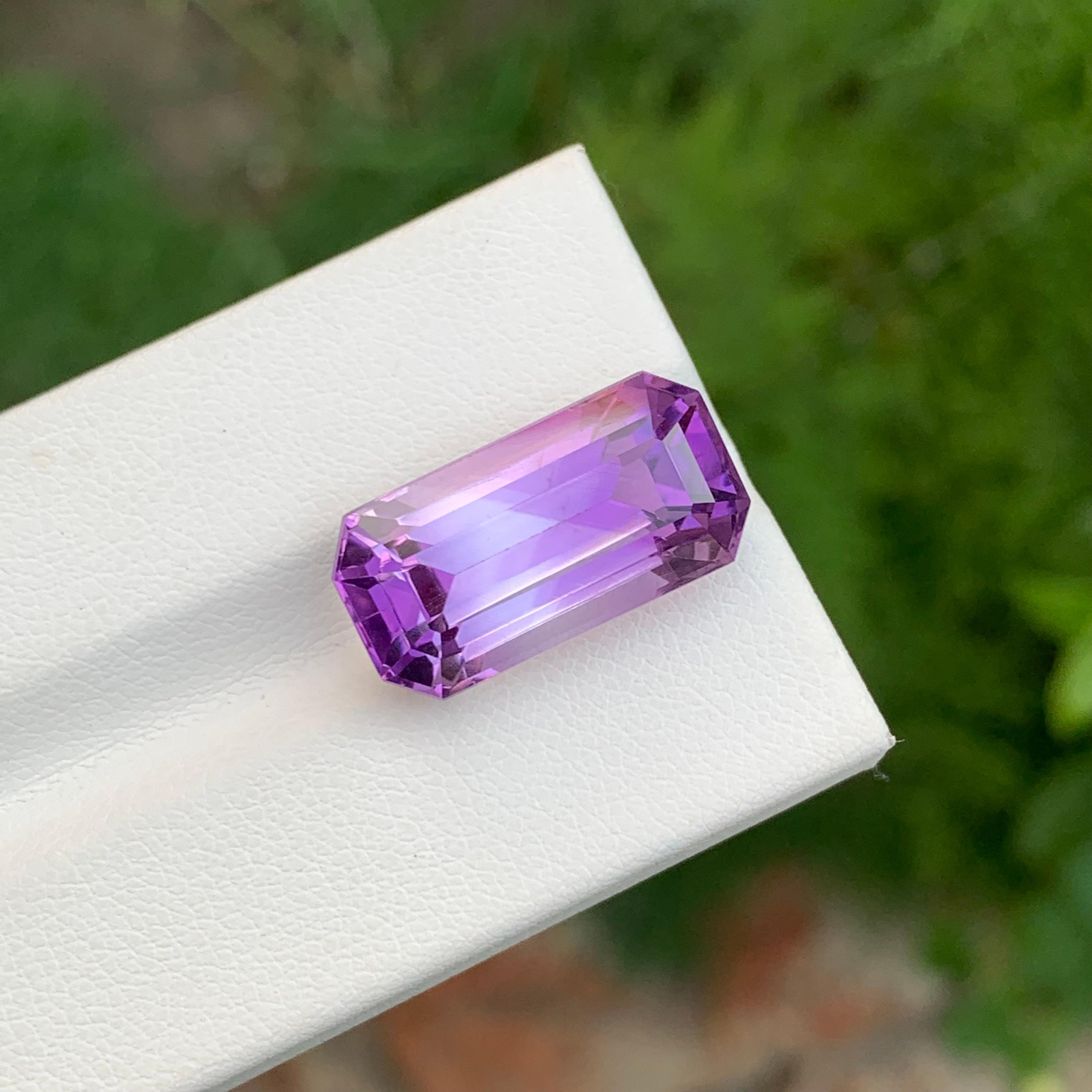 14.05 Karat Natürlicher loser Amethyst Langer Smaragd Form Edelstein für Halskette für Damen oder Herren im Angebot