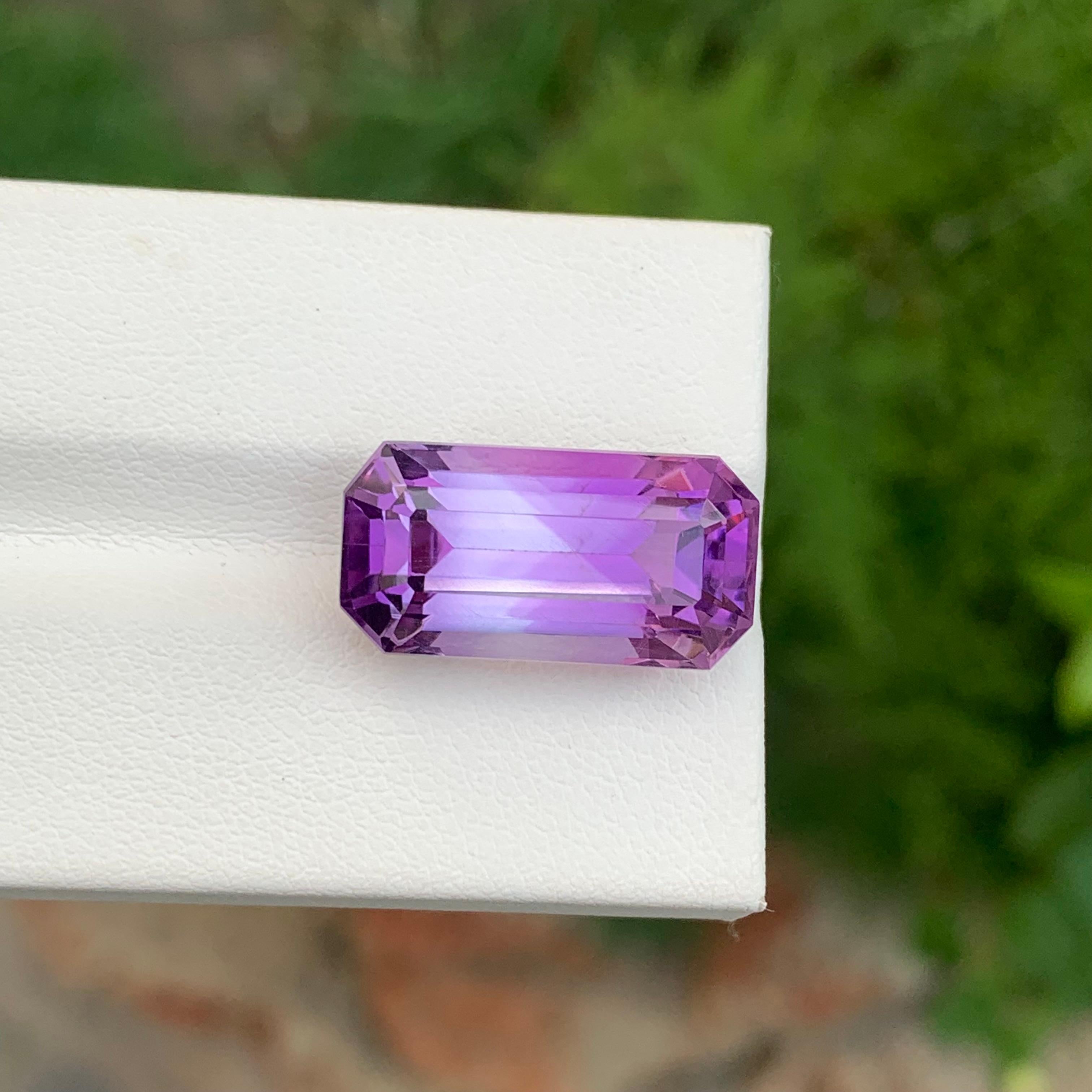 14.05 Karat Natürlicher loser Amethyst Langer Smaragd Form Edelstein für Halskette im Angebot 1