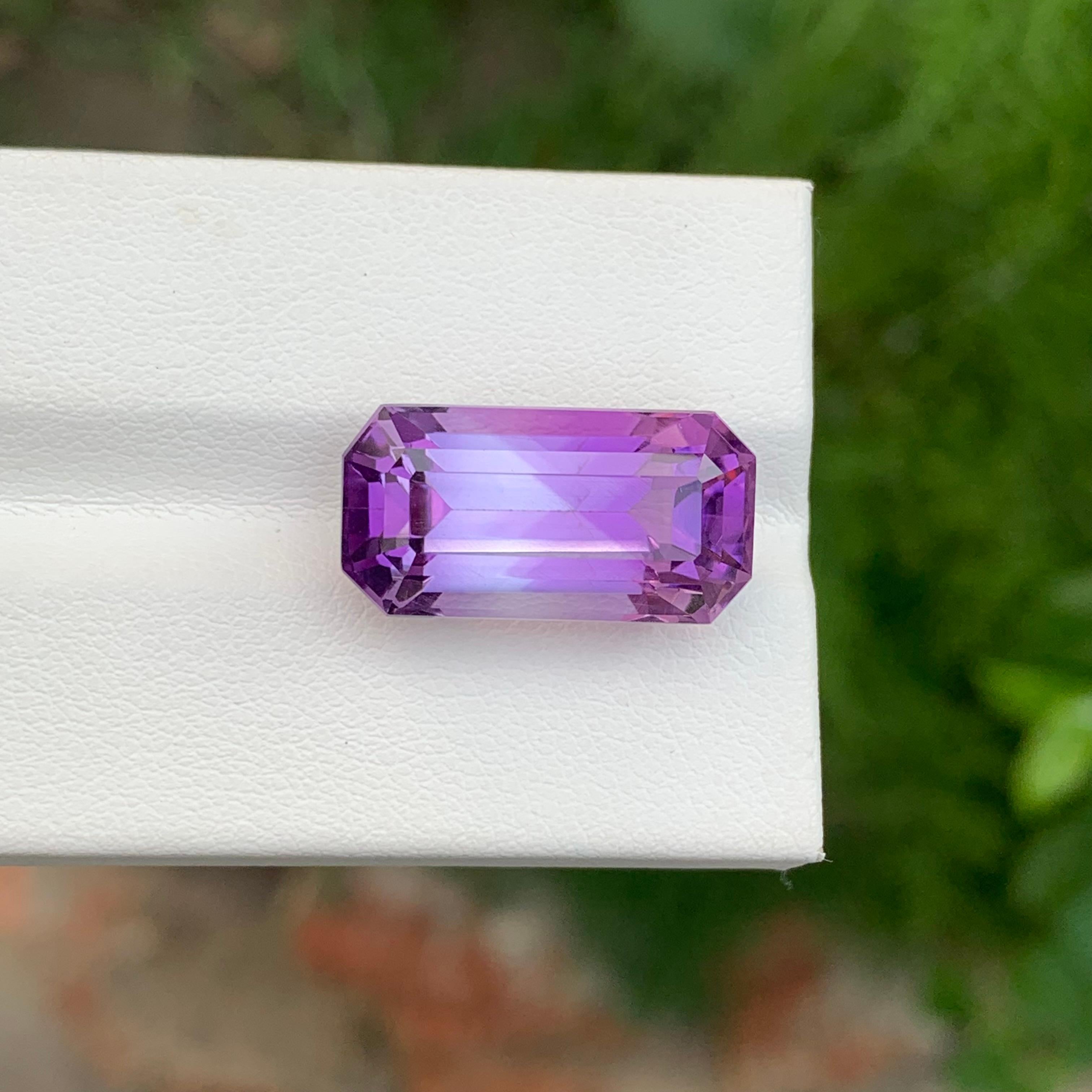 14.05 Karat Natürlicher loser Amethyst Langer Smaragd Form Edelstein für Halskette im Angebot 2