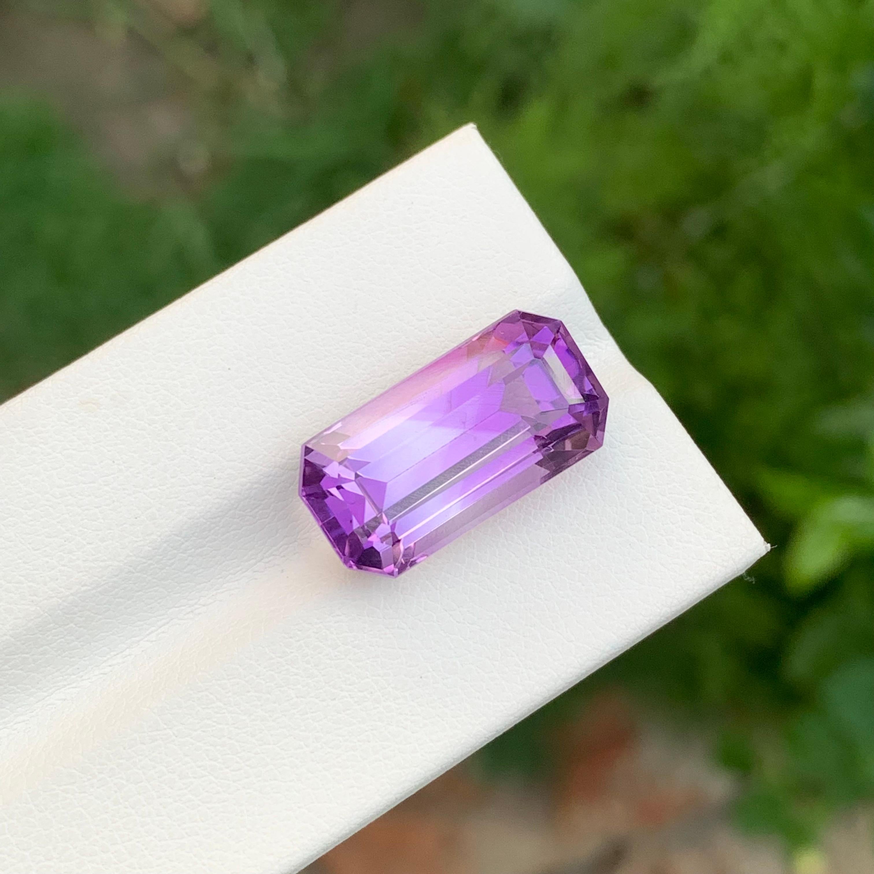 14.05 Karat Natürlicher loser Amethyst Langer Smaragd Form Edelstein für Halskette im Angebot 3