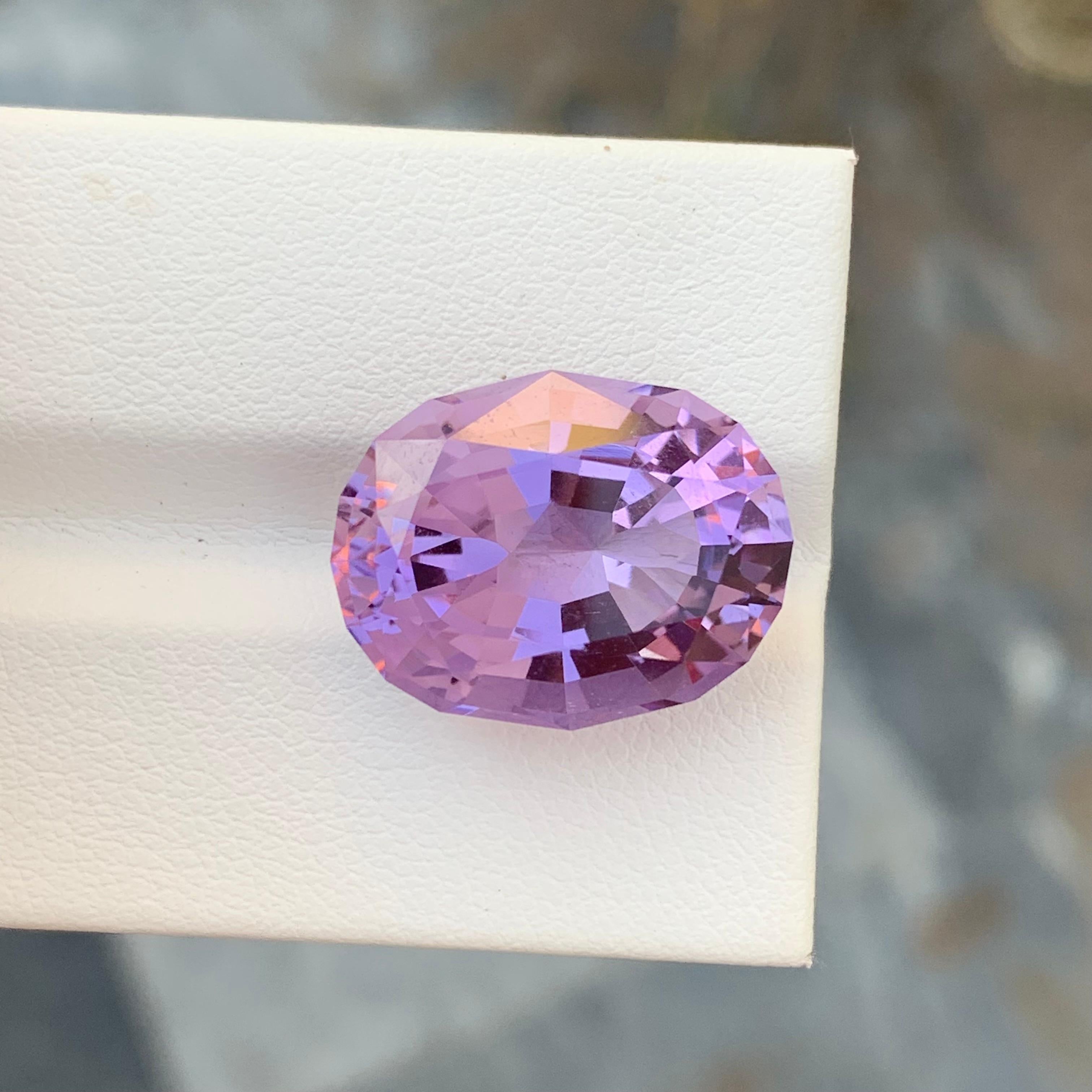 14.05 Karat natürlicher loser Amethyst in ovaler Form für die Schmuckherstellung (Arts and Crafts) im Angebot